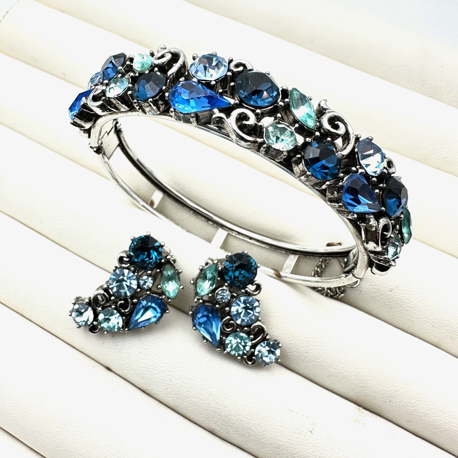 Vintage Lisner Blue Glass Rhinestone Silver Tone Bangle 6 3/4 Bracelet Clip Earrings Set (1 of 2)