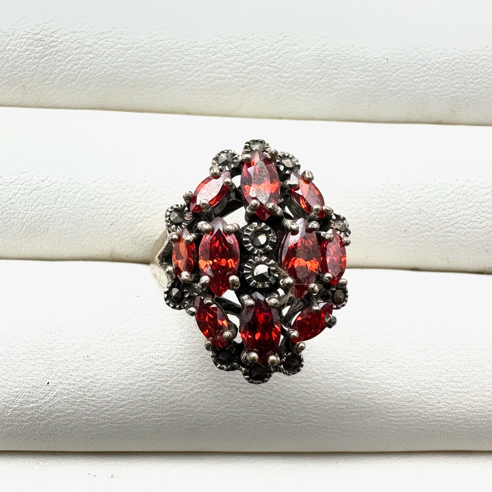 Vintage Red Gemstone Marcasite Sterling Silver Ring Size 7 (1 of 2)
