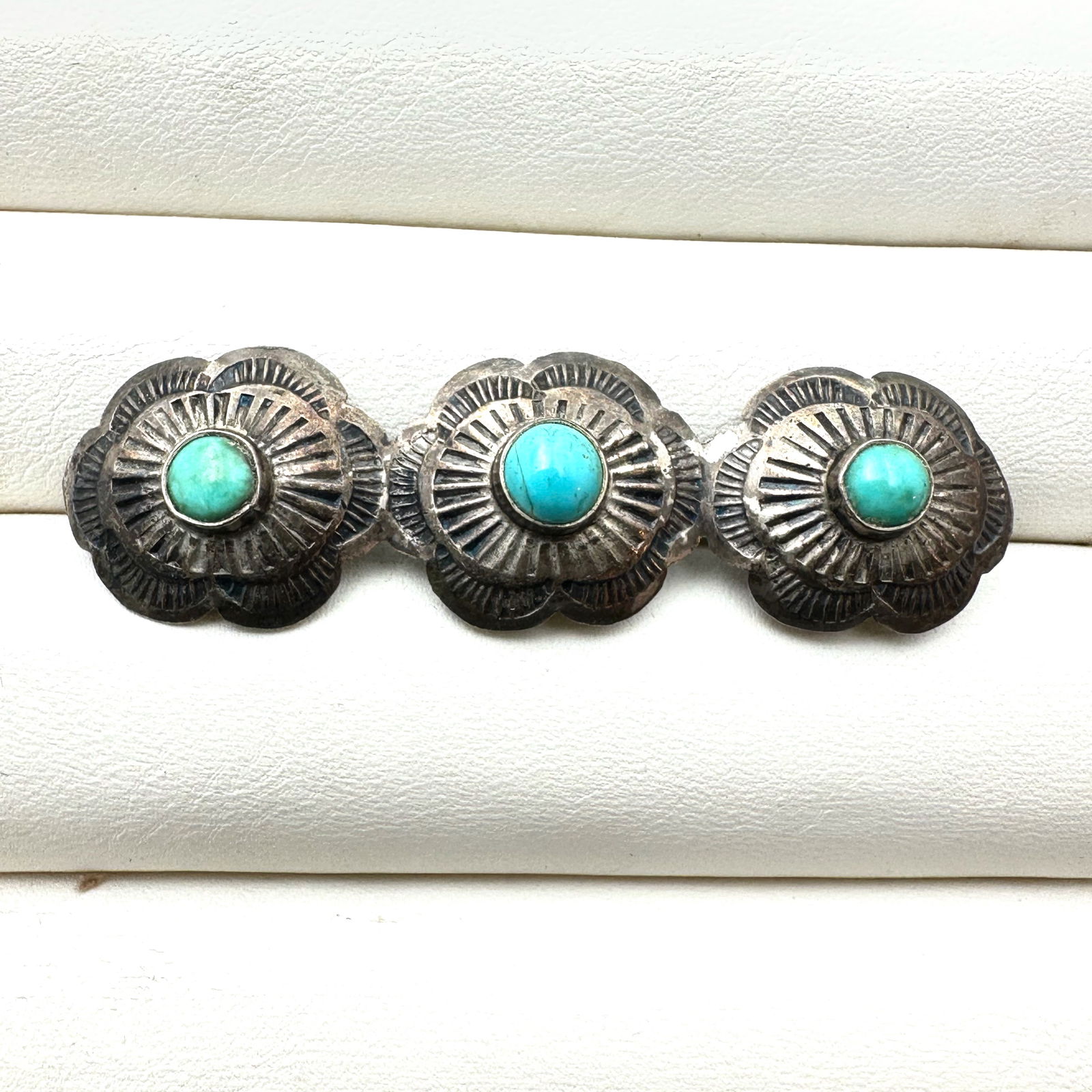 Vintage Native American Turquoise Sterling Silver Brooch Pin 2.5 Inch Length 6.7 Grams: Vintage Native American Turquoise Sterling Silver Brooch Pin 2.5 Inch Length 6.7 Grams