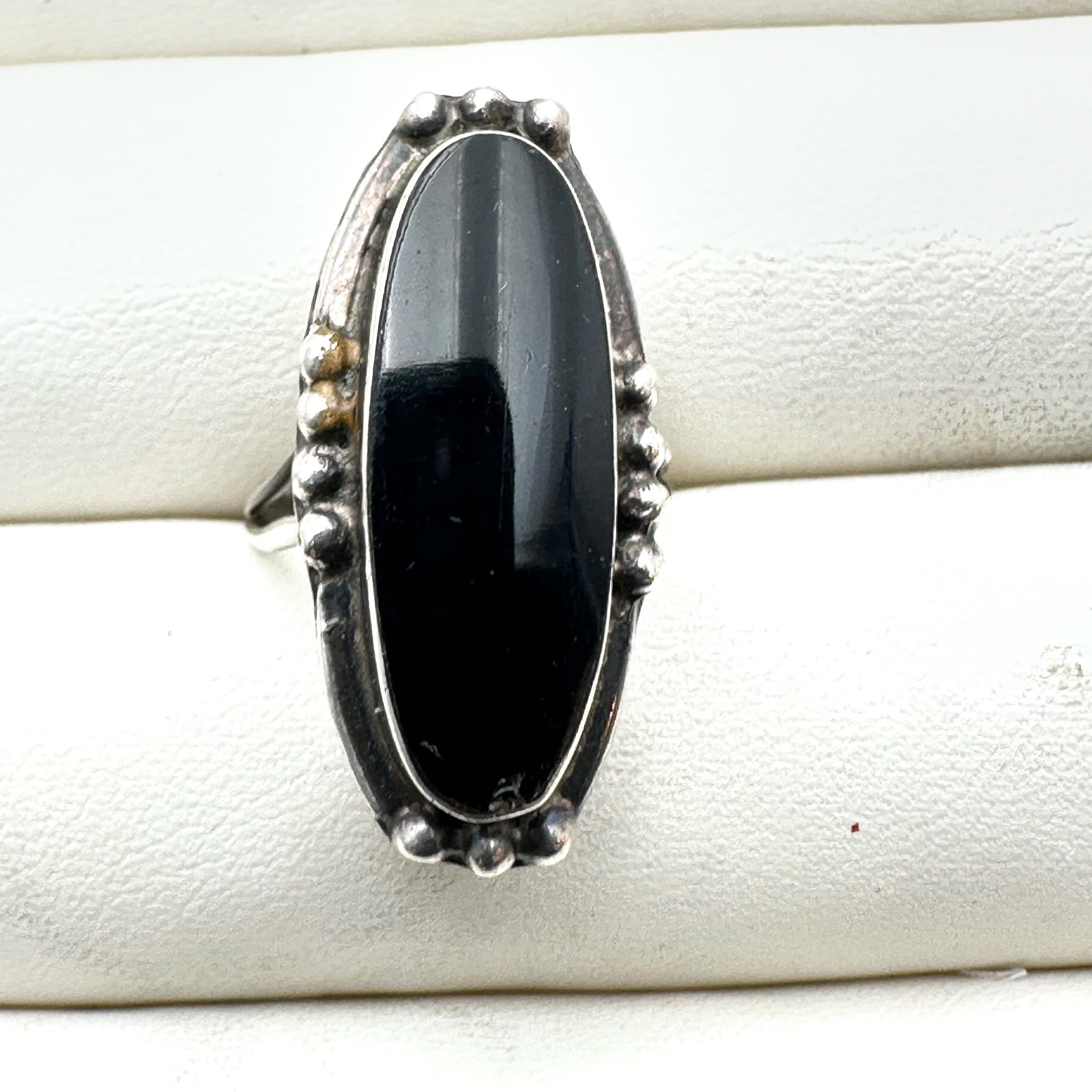 Vintage American Southwest Black Onyx Sterling Silver Ring Size 6 Weight 5.4 Grams: Vintage American Southwest Black Onyx Sterling Silver Ring Size 6 Weight 5.4 Grams
