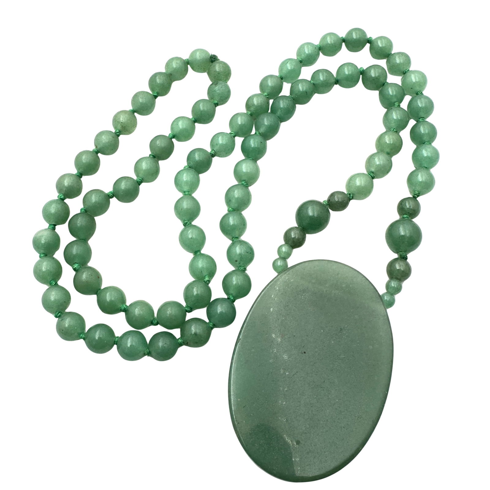 Vintage Green Jade Bead oval Pendant Necklace 28 Inch Length: Vintage Green Jade Bead oval Pendant Necklace 28 Inch Length