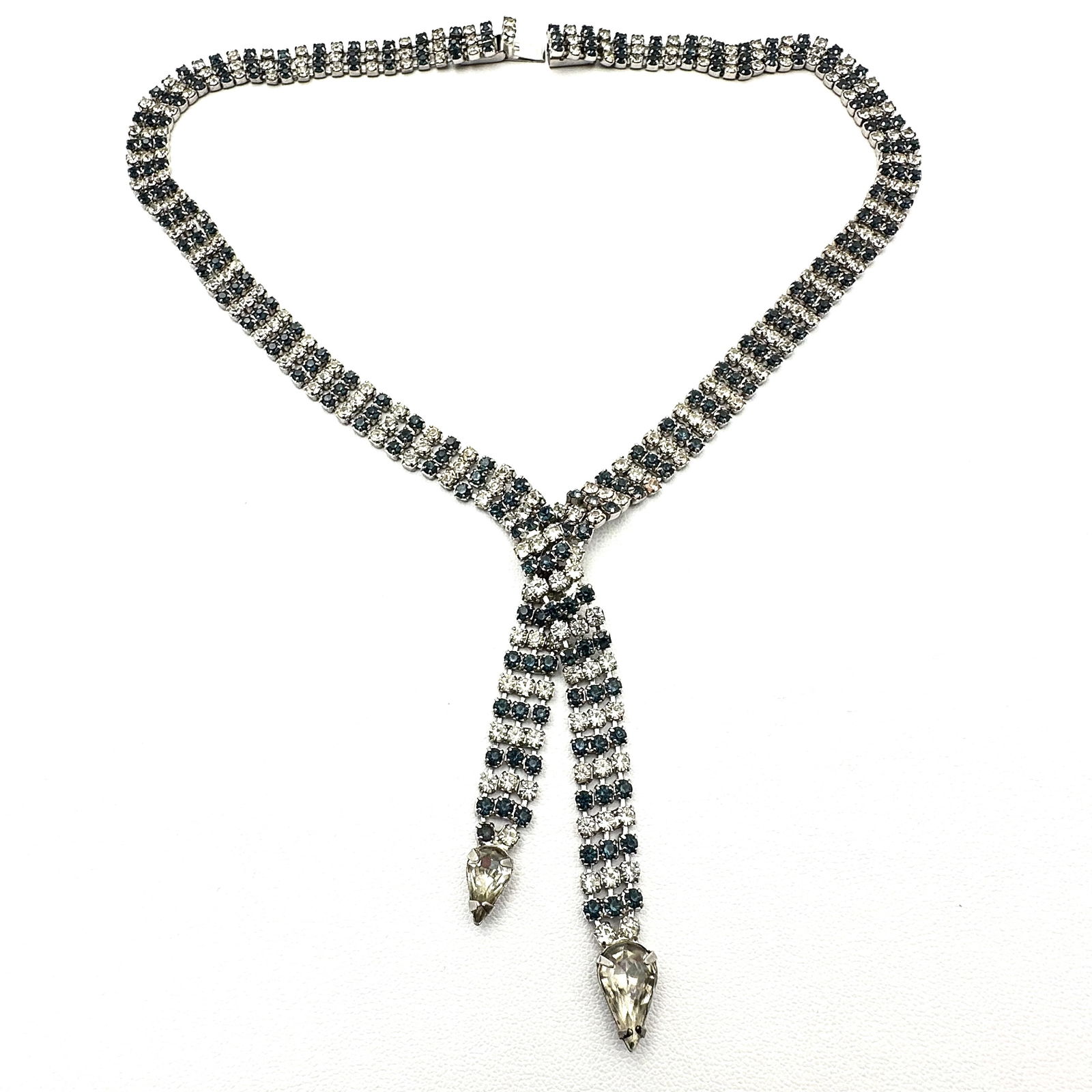 Vintage High End Blue Clear Glass Rhinestone Silver Tone Necklace 16 Inch Wearable Length: Vintage High End Blue Clear Glass Rhinestone Silver Tone Necklace 16 Inch Wearable Length