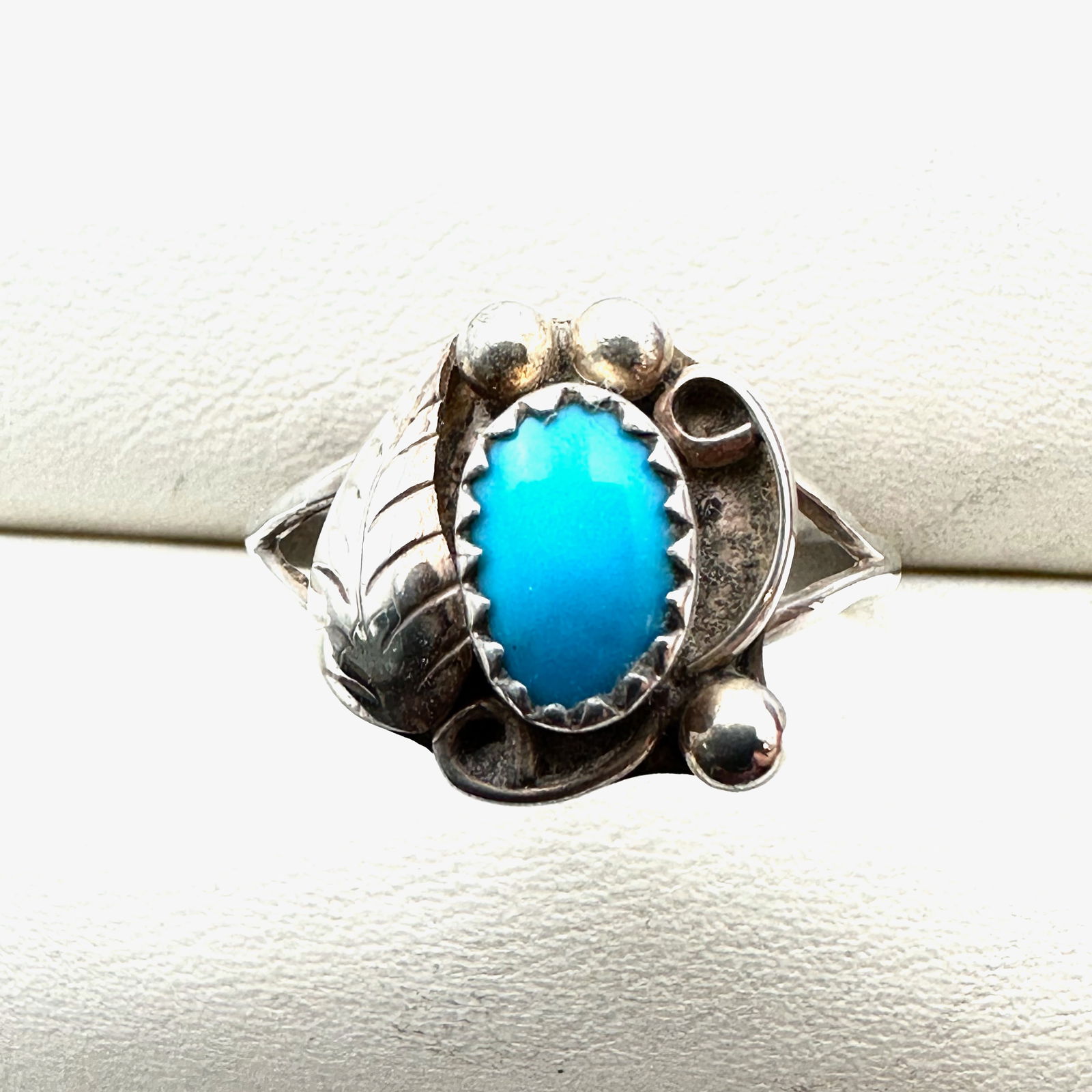 Vintage Native American Blue Turquoise Sterling Silver Ring Size 9 (1 of 2)