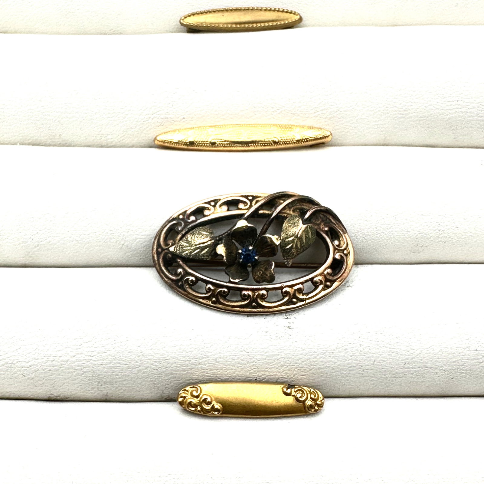 Antique Lot Gold Filled Victorian Brooches Pins Various Sizes: Antique Lot Gold Filled Victorian Brooches Pins Various Sizes