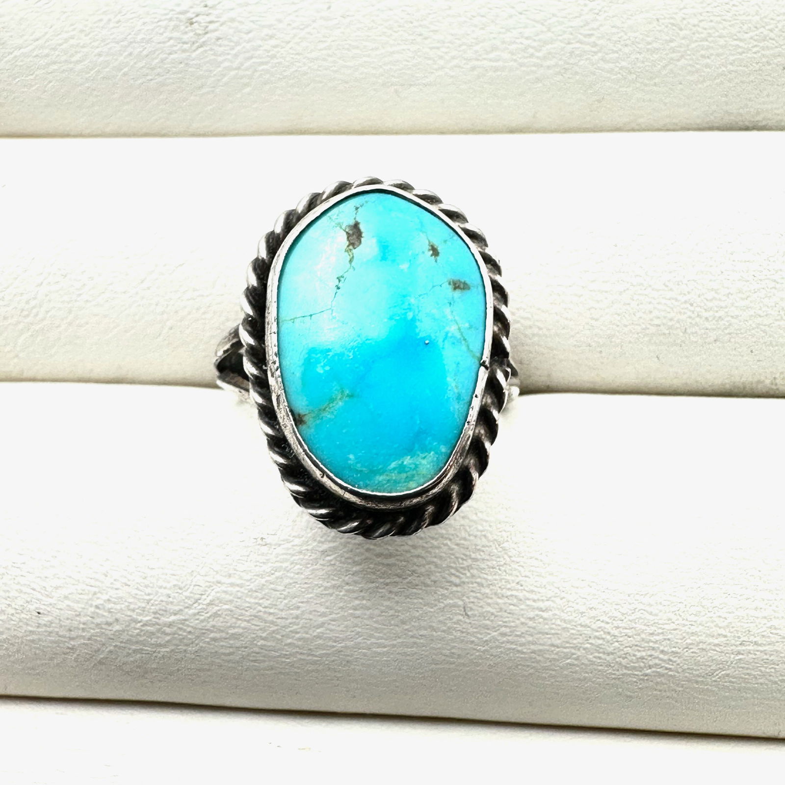 Vintage Native American Turquoise Sterling Silver Ring Size 8 (1 of 2)