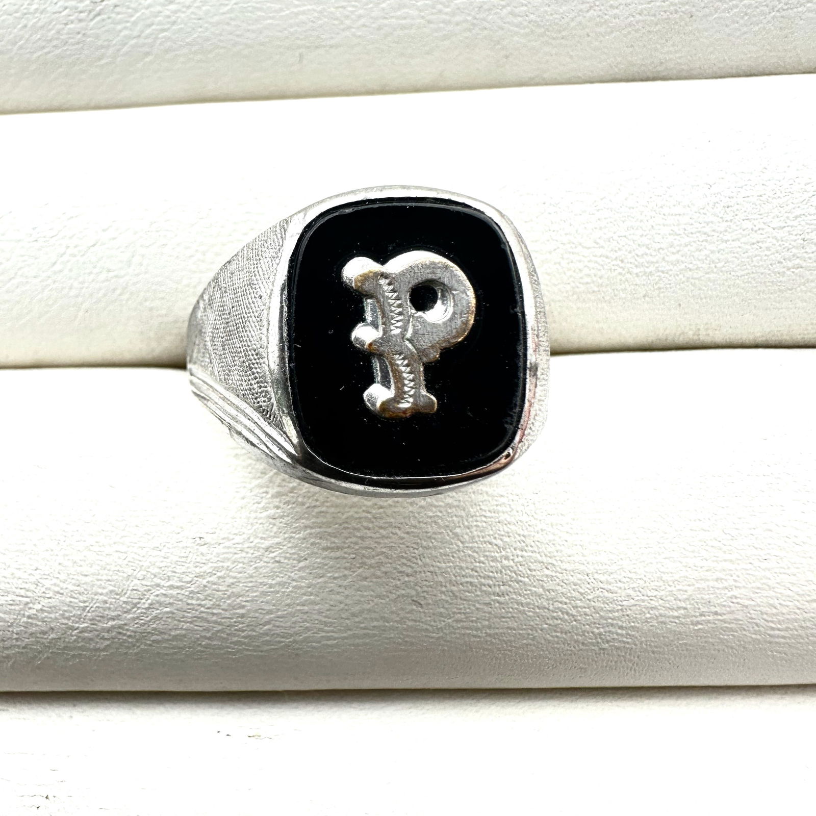 Vintage Sterling Silver Letter P Ring Size 10 (1 of 2)