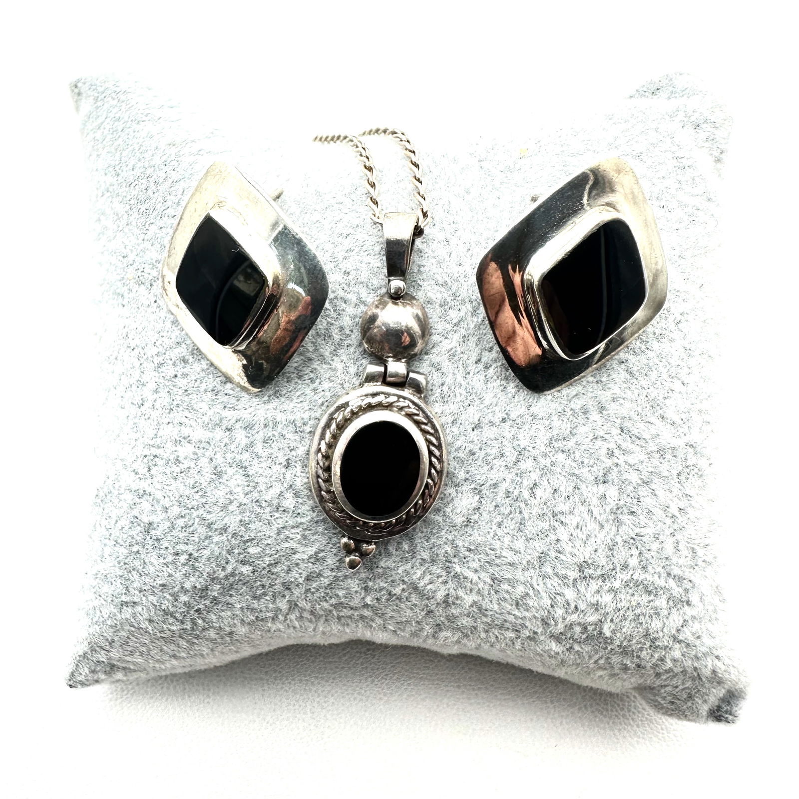 Black Onyx Sterling Silver Pendant Necklace 17 Inch Chain Pierced Earrings (1 of 2)