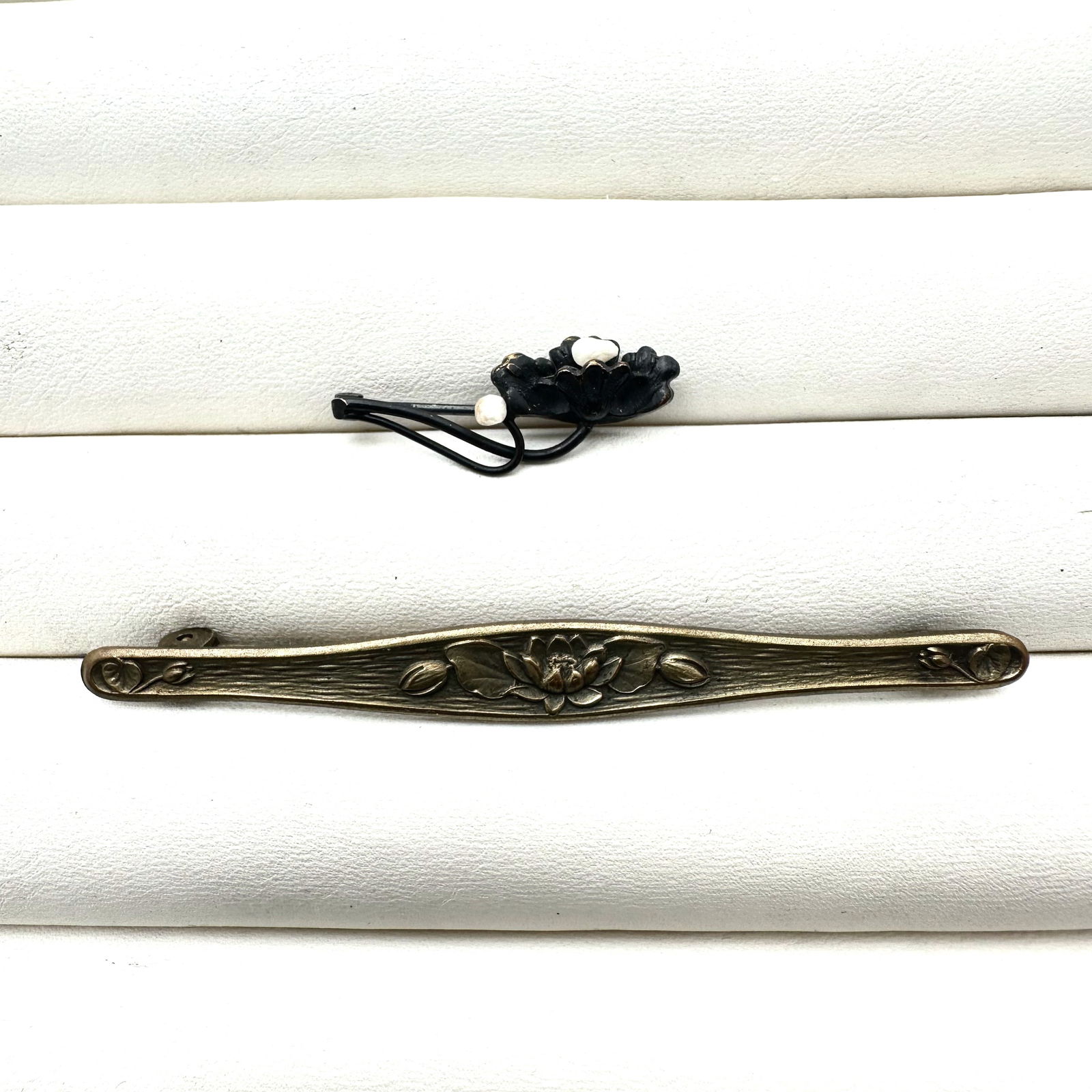 Victorian Antique Black Pearl Mourning Pin Brooch Gold Tone Bar Brooch Pin Floral: Victorian Antique Black Pearl Mourning Pin Brooch Gold Tone Bar Brooch Pin Floral