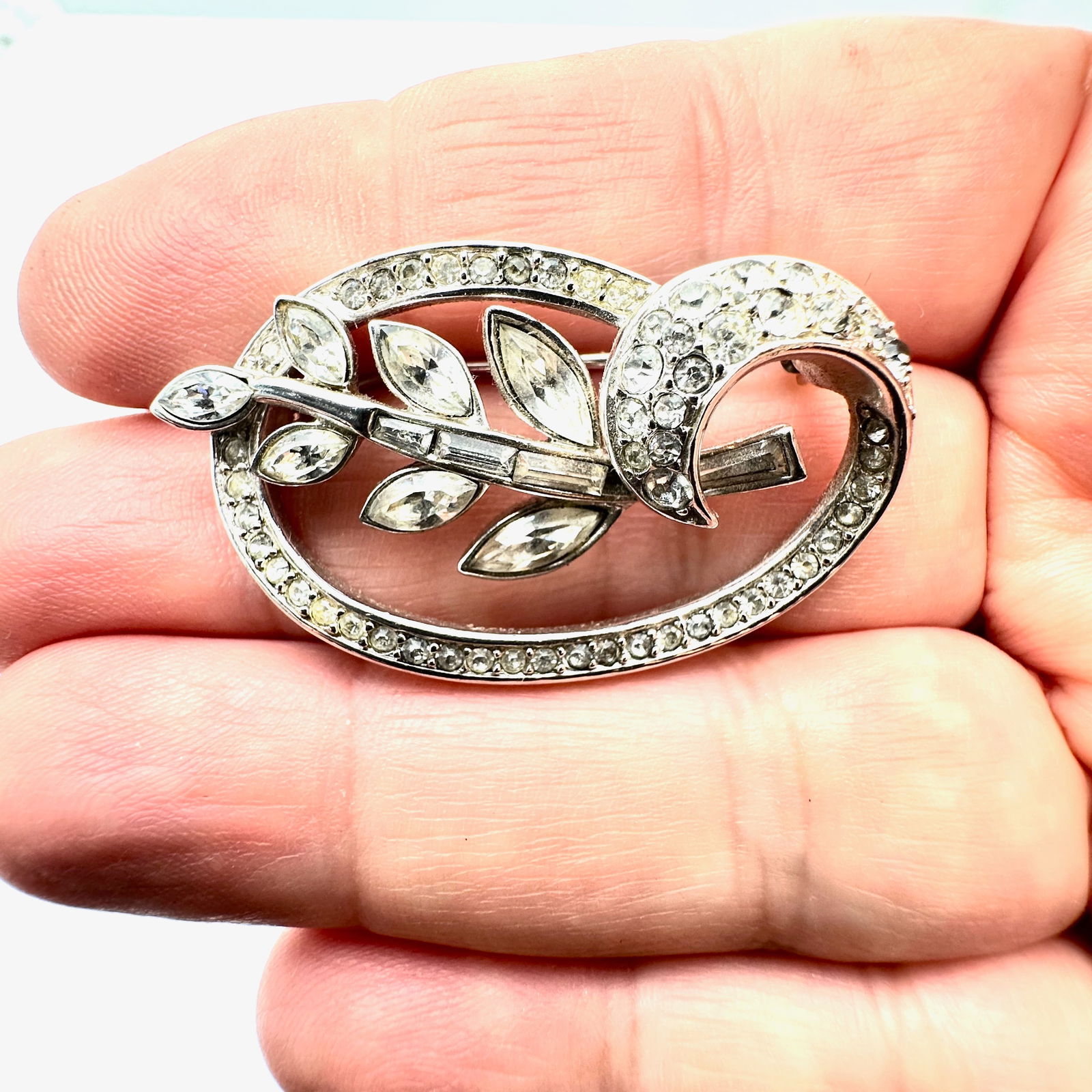 Vintage Trifari Clear Rhinestone Silver Pot Metal Brooch Rhodium Plated 1.5 Inch: Vintage Trifari Clear Rhinestone Silver Pot Metal Brooch Rhodium Plated 1.5 Inch