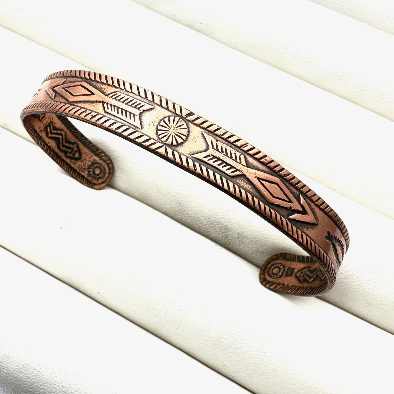 Vintage Copper Arrow Design Cuff Bracelet Adjustable Size (1 of 2)