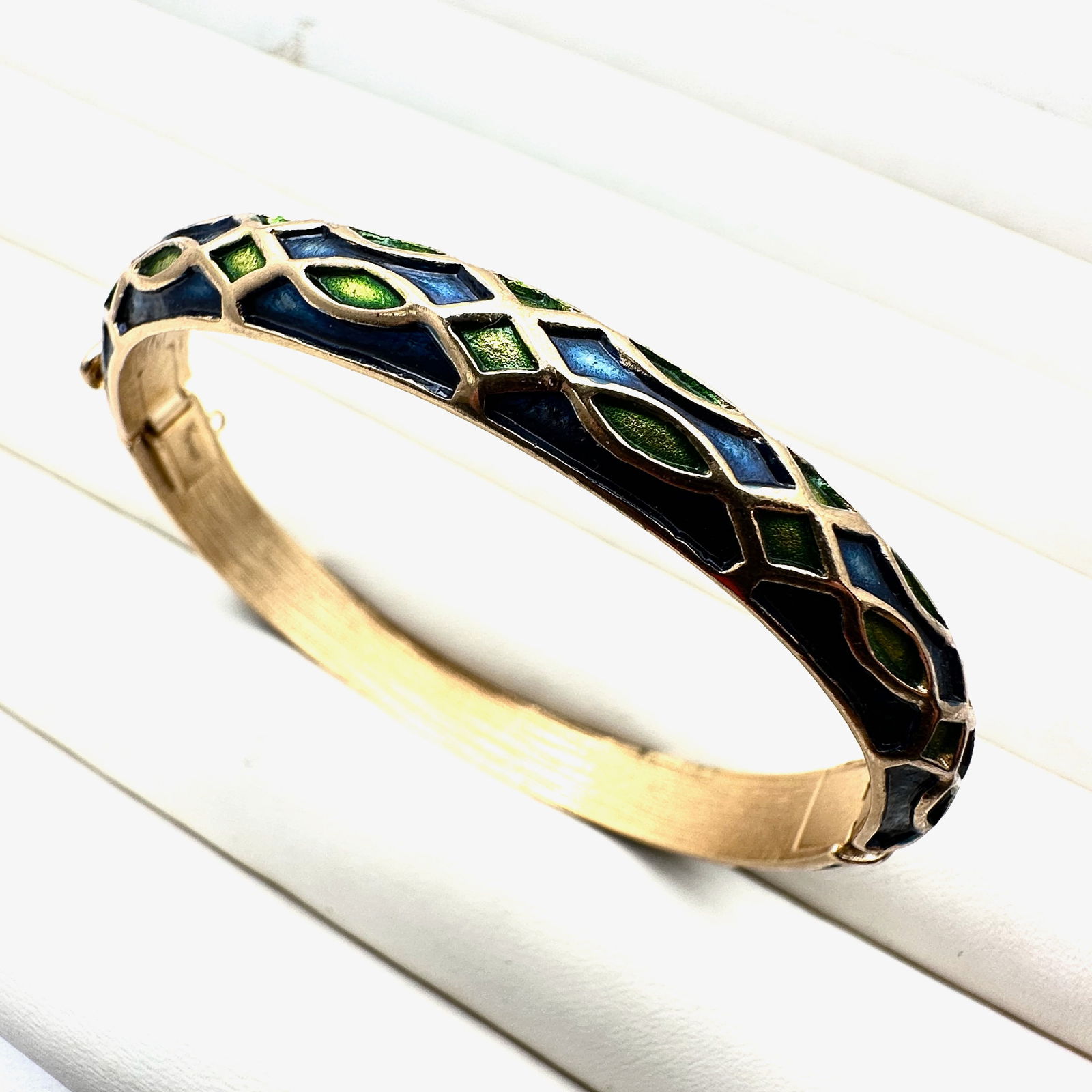 Vintage Trifari Blue Green Enamel Hinged Bangle Bracelet Gold Tone 6 3/4 Inch (1 of 2)