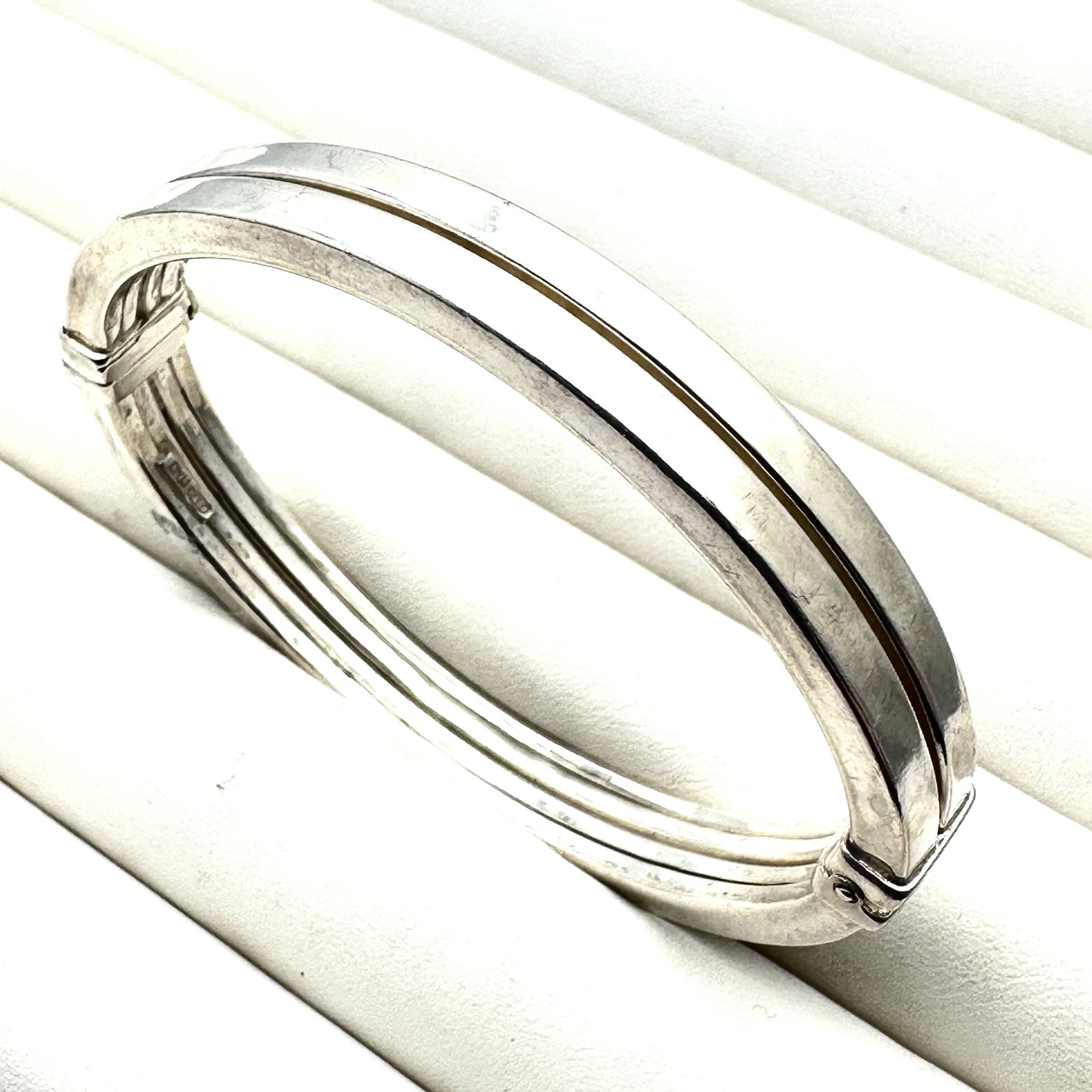 Italy Sterling Silver Hinged Bangle Bracelet 6 3/4 Inch Weight 19 Grams (1 of 2)