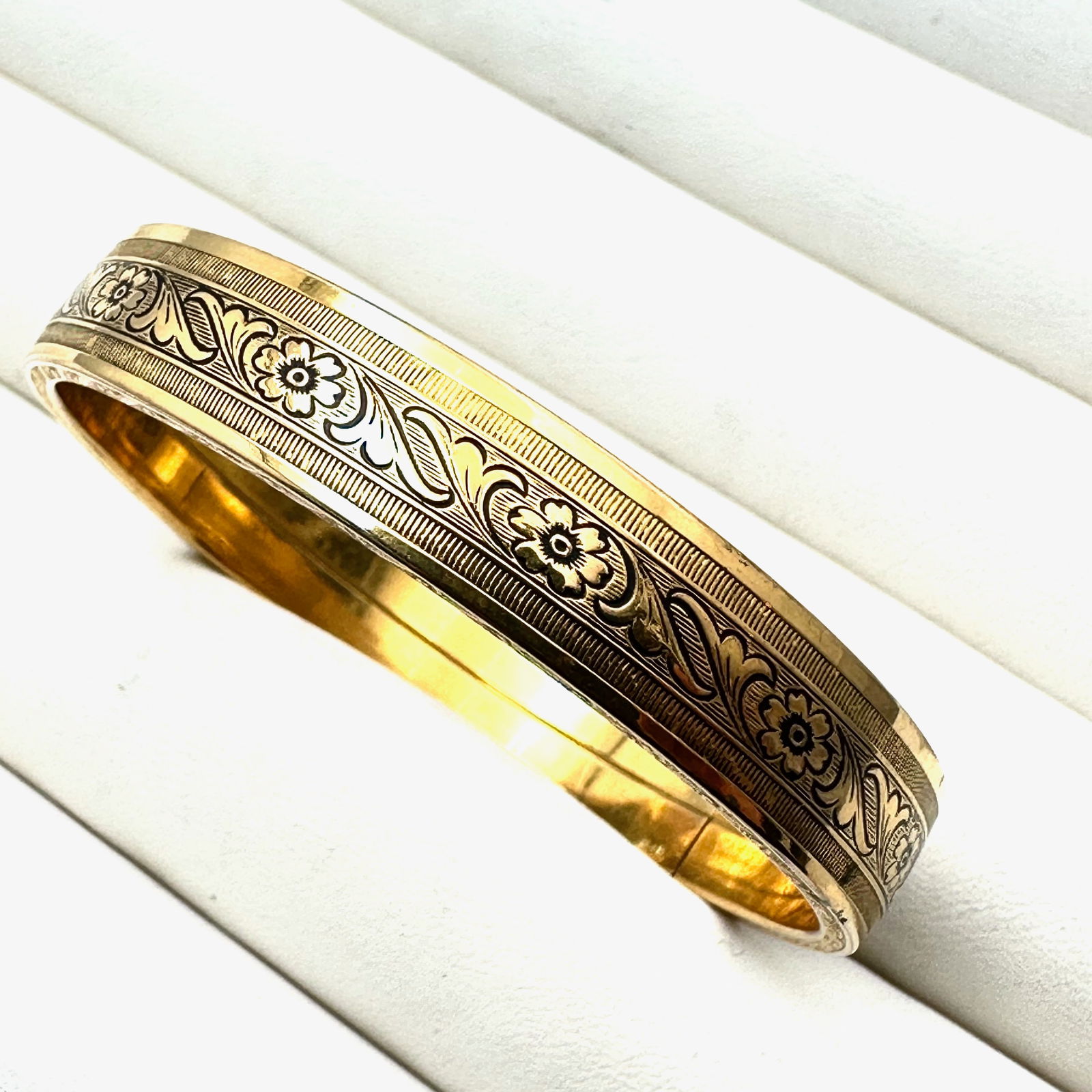 Antique Gold Filled Hinged Bangle Bracelet 6.5 Inch (1 of 2)