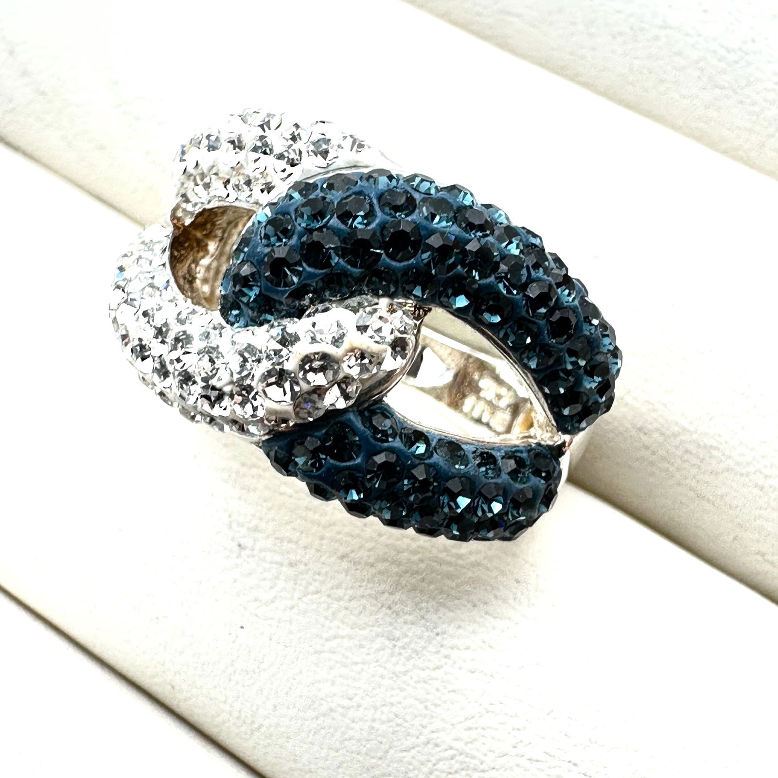 Blue Clear Crystal Silver Tone Costume Ring Size 8 Pristine Condition (1 of 2)