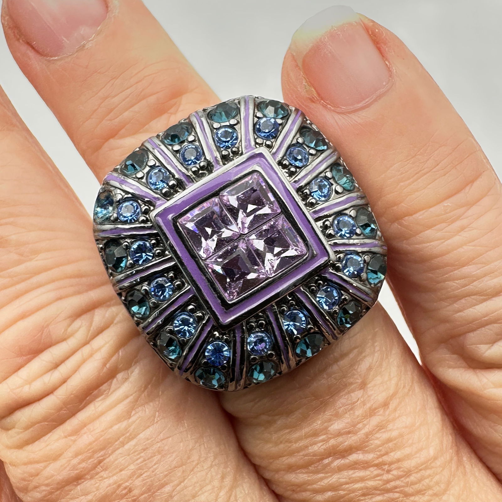 Joan Boyce? Purple enamel Multicolor Crystal Silver Tone Costume Ring Size 8 Pristine Condition (1 of 2)