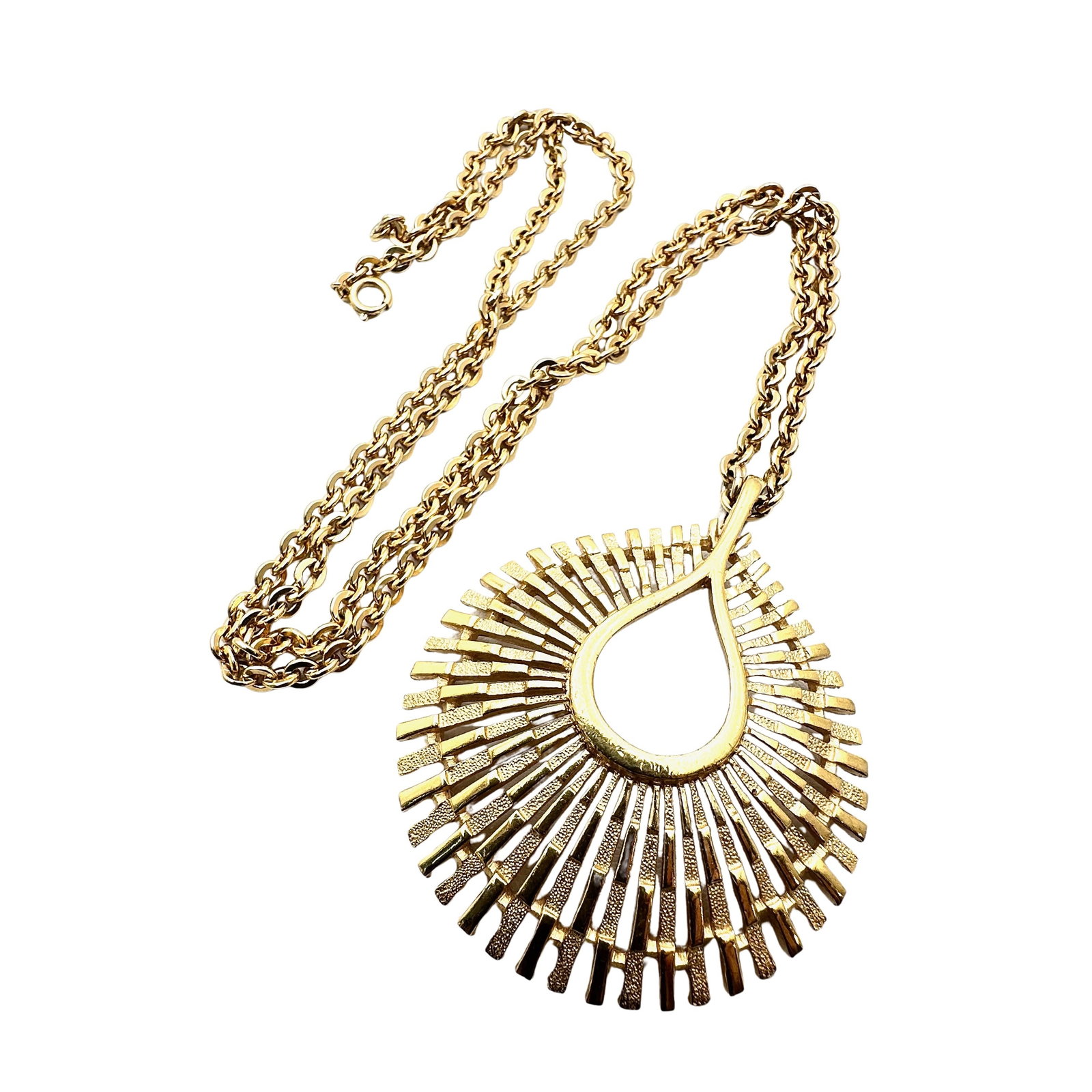 Vintage Trifari Gold Tone Pendant Necklace 28 Inch Length: Vintage Trifari Gold Tone Pendant Necklace 28 Inch Length