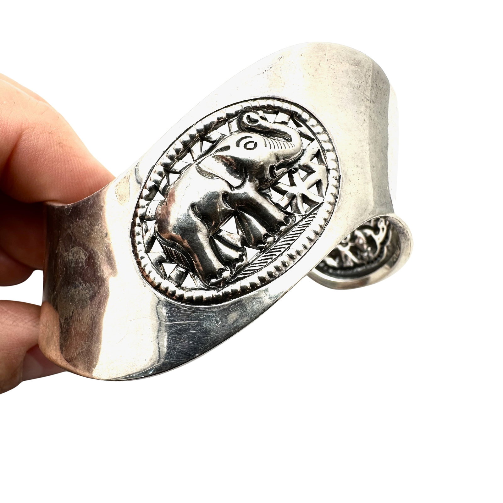 Elephant Design Sterling Silver Cuff Bracelet 7 Inch Adjustable Weight 38 Grams: Elephant Design Sterling Silver Cuff Bracelet 7 Inch Adjustable Weight 38 Grams