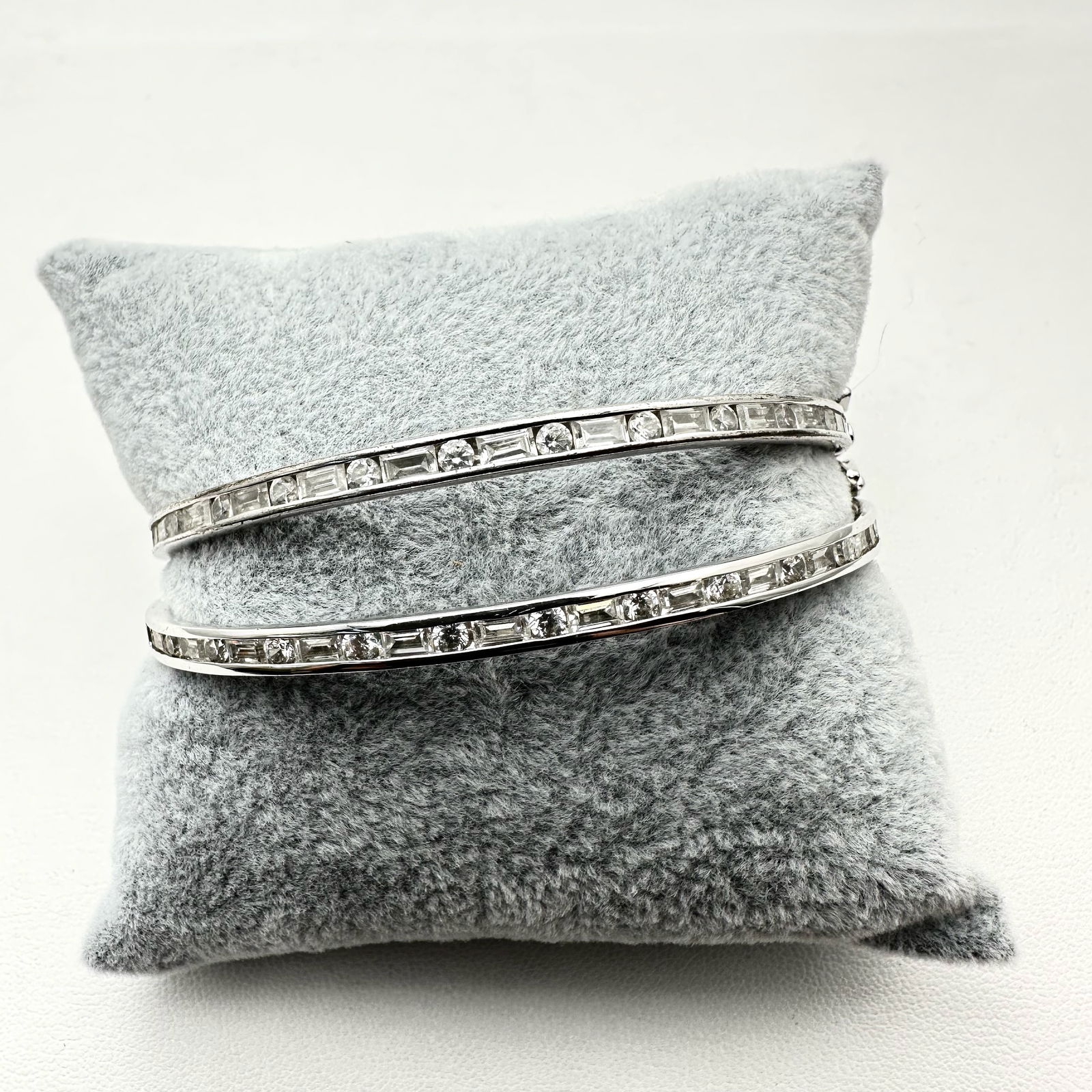 Group of Two Sterling Silver Crystal Hinged Bangle Bracelets Size 7 Weight 24 Grams (1 of 2)