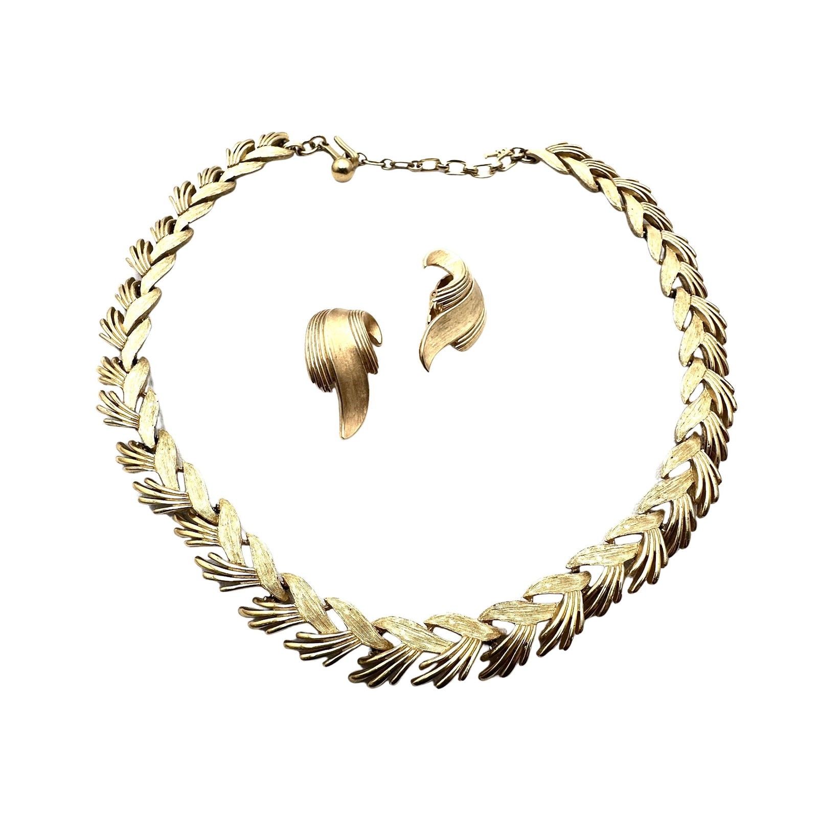 Vintage Trifari Gold Tone Necklace Clip Earrings Set (1 of 2)