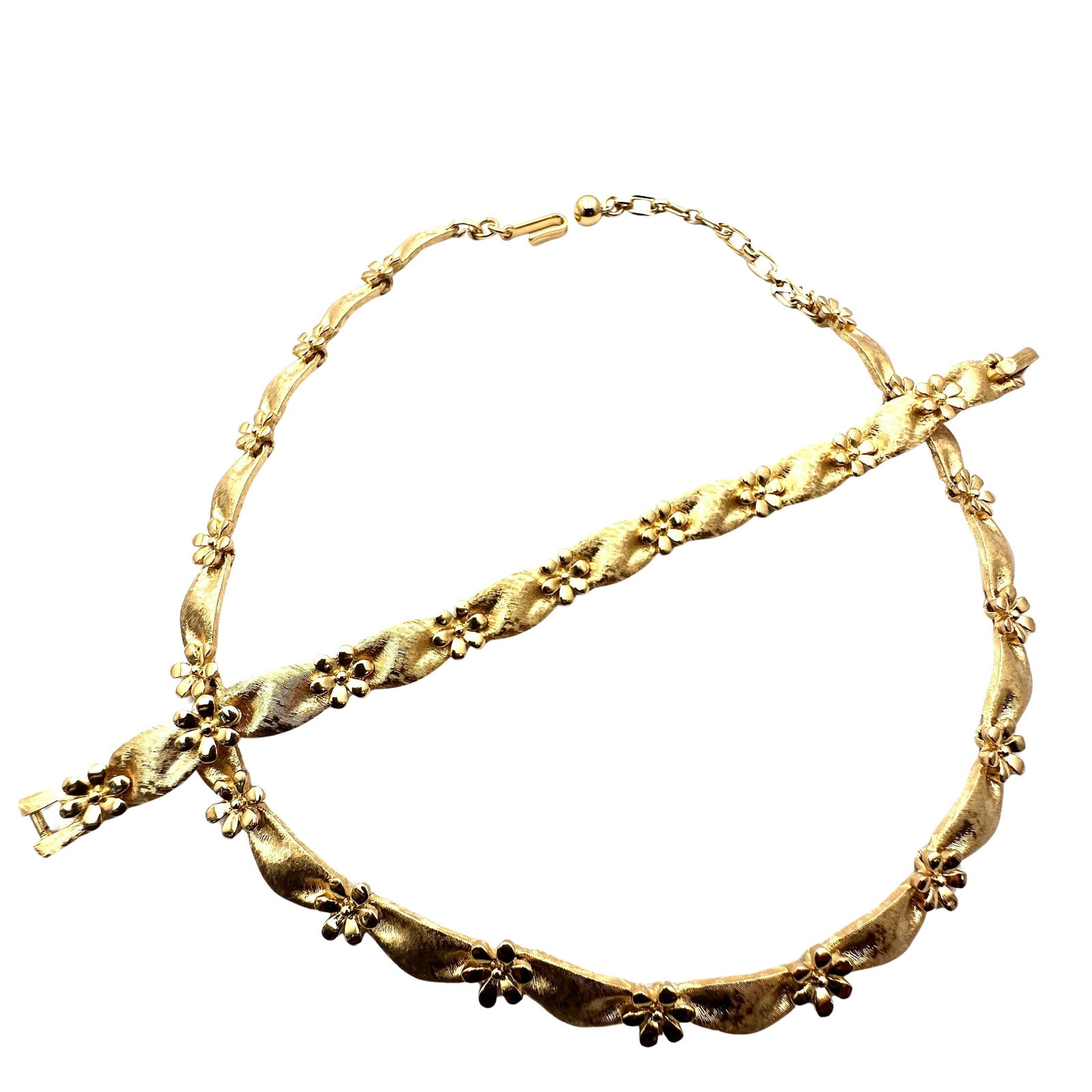 Vintage Trifari Gold Tone 16 Inch Necklace 7 Inch Bracelet Set Pristine Condition (1 of 2)