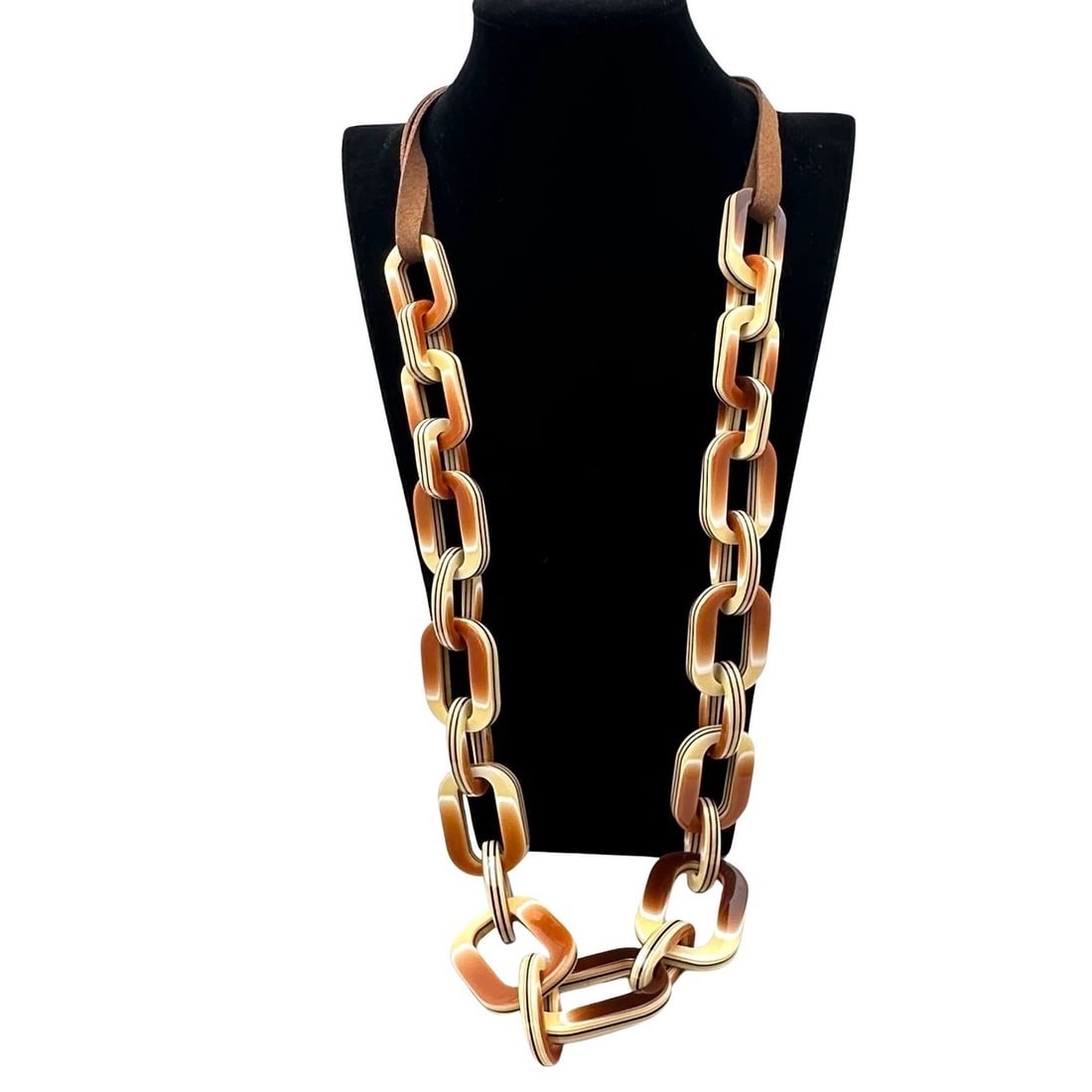 1946 Brand Faux Tortoise Lucite Link Brown Suede Necklace 36 Inch Length: 1947 Brand Faux Tortoise Lucite Link Brown Suede Necklace 36 Inch Length