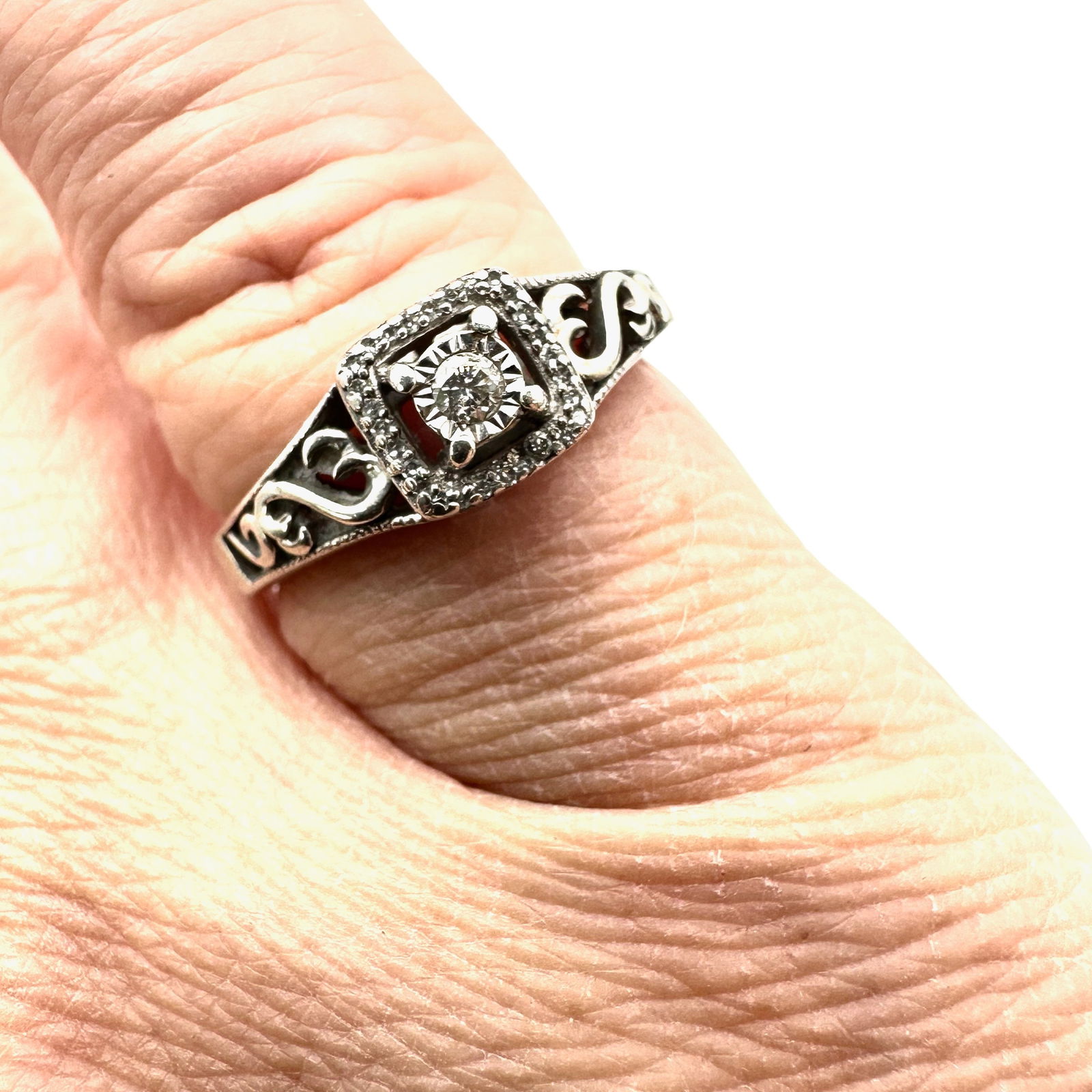 Vintage Diamond Chip Sterling Silver Ring Size 7 Ring (1 of 2)