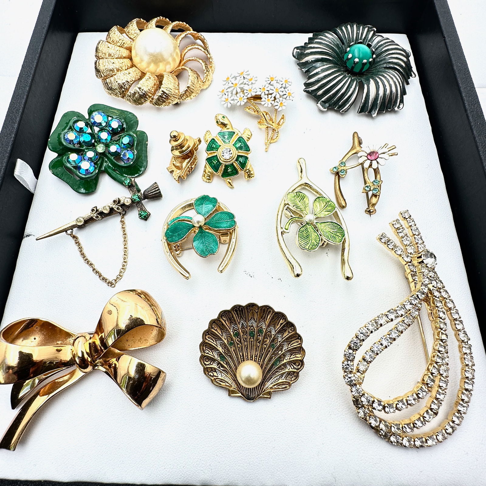 Vintage Jewelry Group Brooches Pins Four Leaf Clower Daisy Flower Rhinestones Damascene (1 of 2)