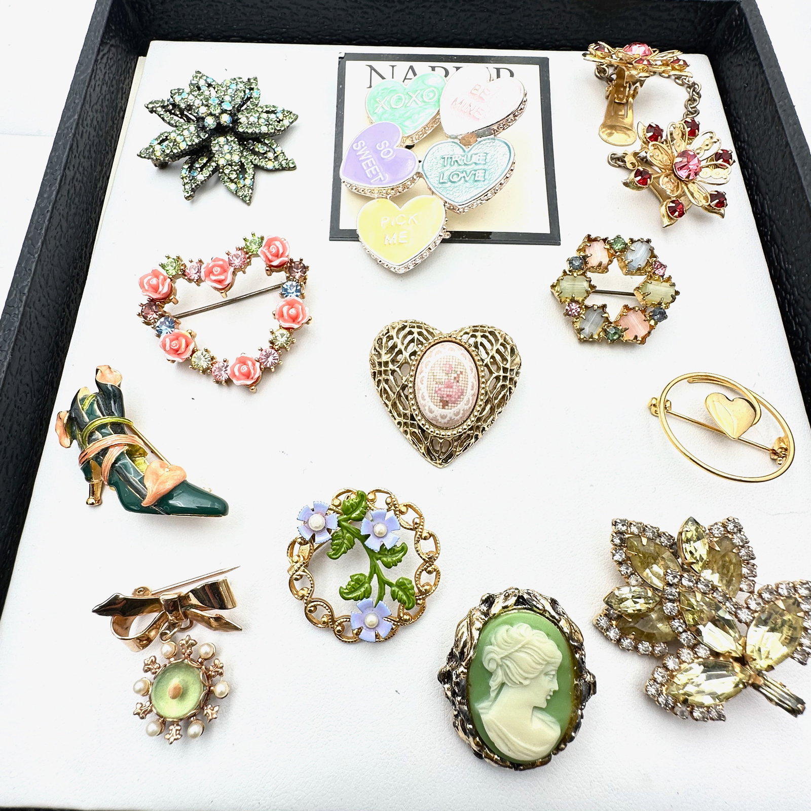 Vintage Jewelry Group Brooches Pins Sweater Clips Kenneth Lane Hearts Napier: Vintage Jewelry Group Brooches Pins Sweater Clips Kenneth Lane Hearts Napier