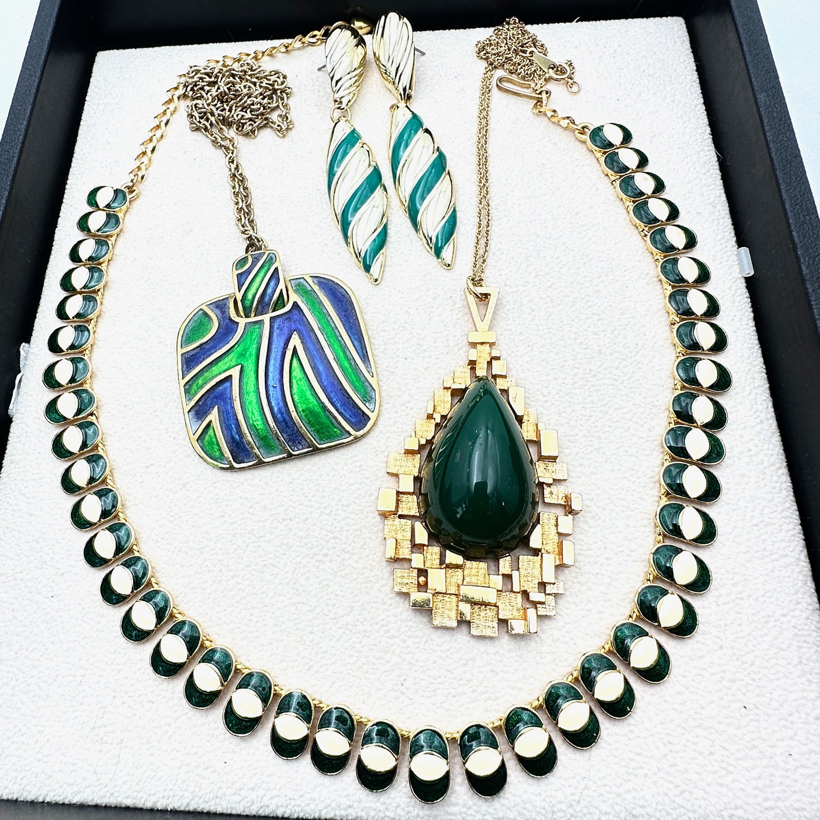 Vintage Jewelry Group Two Numbered Designer Necklaces Pierced Chandelier Earrings: Vintage Jewelry Group Two Numbered Designer Necklaces Pierced Chandelier Earrings