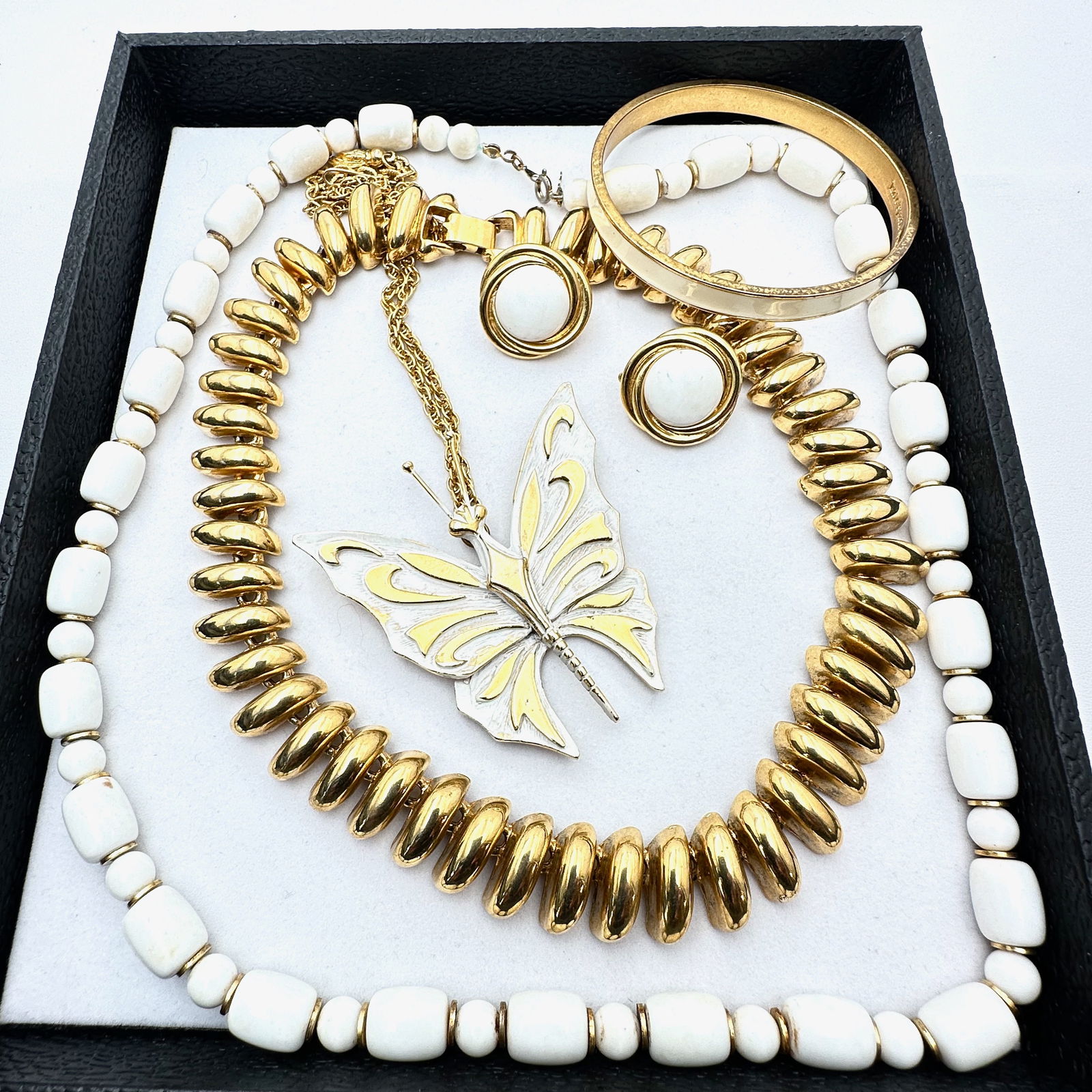 Vintage Group Jewelry Trifari Gold Tone Butterfly Necklace Choker Necklace Bracelet Clip Earrings: Vintage Group Jewelry Trifari Gold Tone Butterfly Necklace Choker Necklace Bracelet Clip Earrings