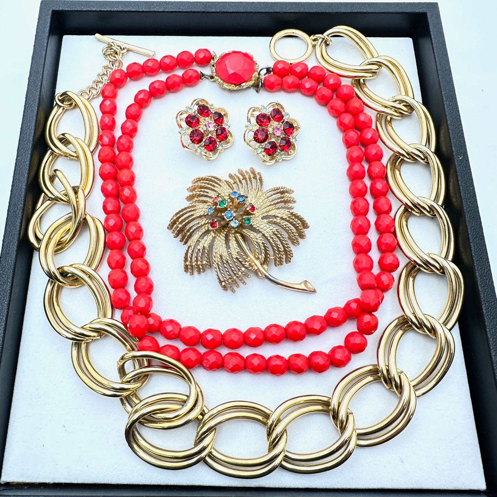 Vintage Jewelry Group Red Glass Bead Necklace Brooch Rhinestone Earrings Gold Tone Choker: Vintage Jewelry Group Red Glass Bead Necklace Brooch Rhinestone Earrings Gold Tone Choker