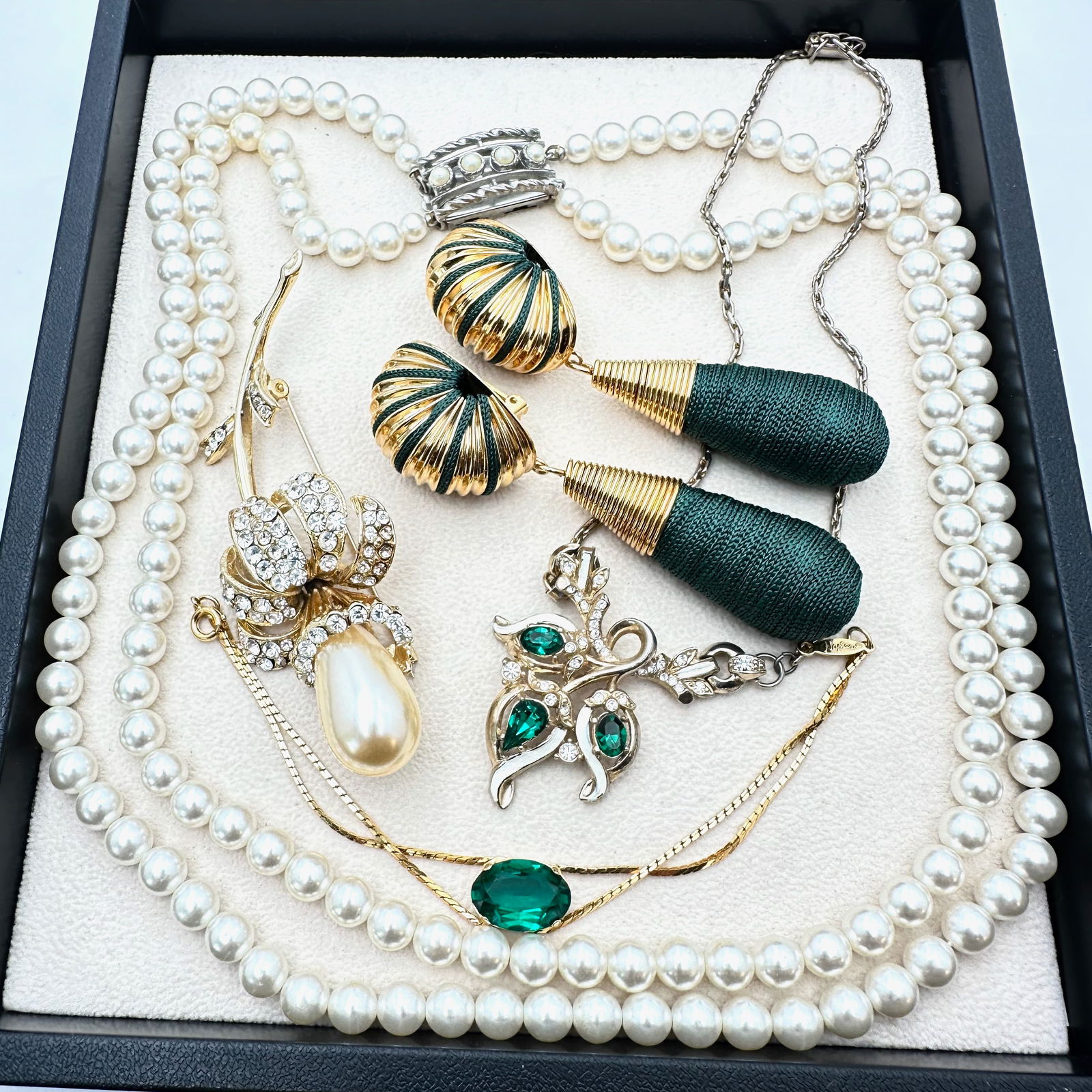 Vintage Jewelry Group Green Rhinestone Faux Pearl Necklace Statement Earrings (1 of 2)