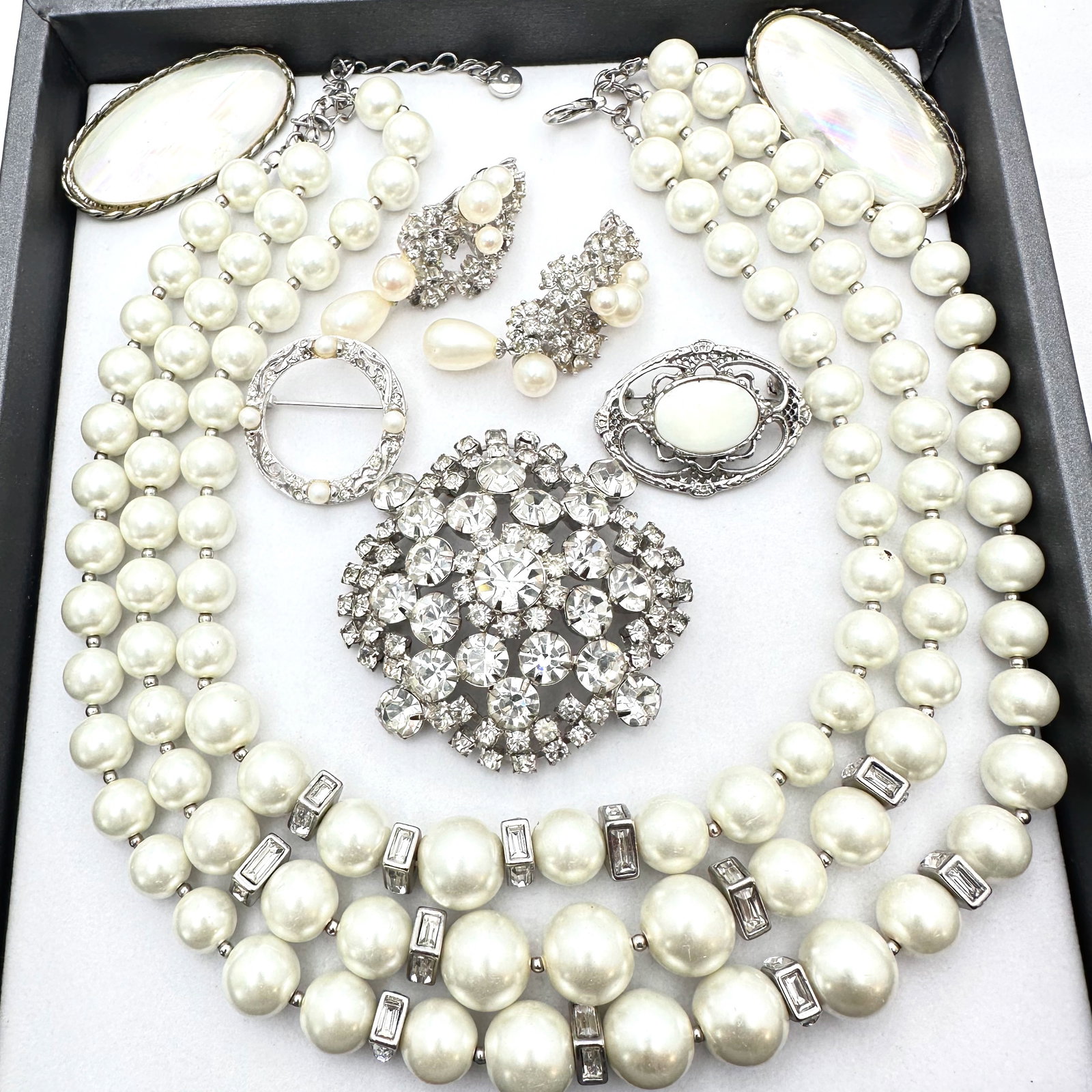Vintage Jewelry Group Faux Pearl Silver Tone Necklace Brooches Earrings Shoe Clips (1 of 2)