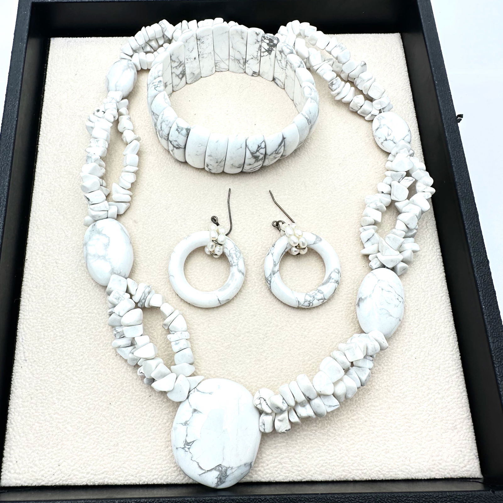White Buffalo Turquoise Necklace Pierced Earrings Expansion Bracelet Set (1 of 2)