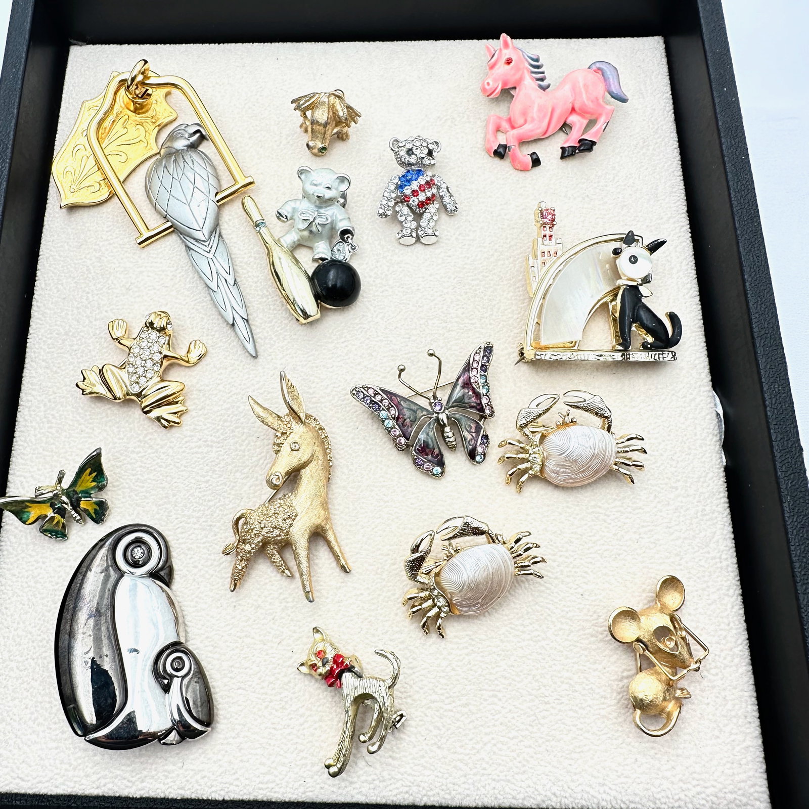 Vintage Jewelry Group Figural Brooches Pins Horse Cat Bird Butterfly Frog: Vintage Jewelry Group Figural Brooches Pins Horse Cat Bird Butterfly Frog