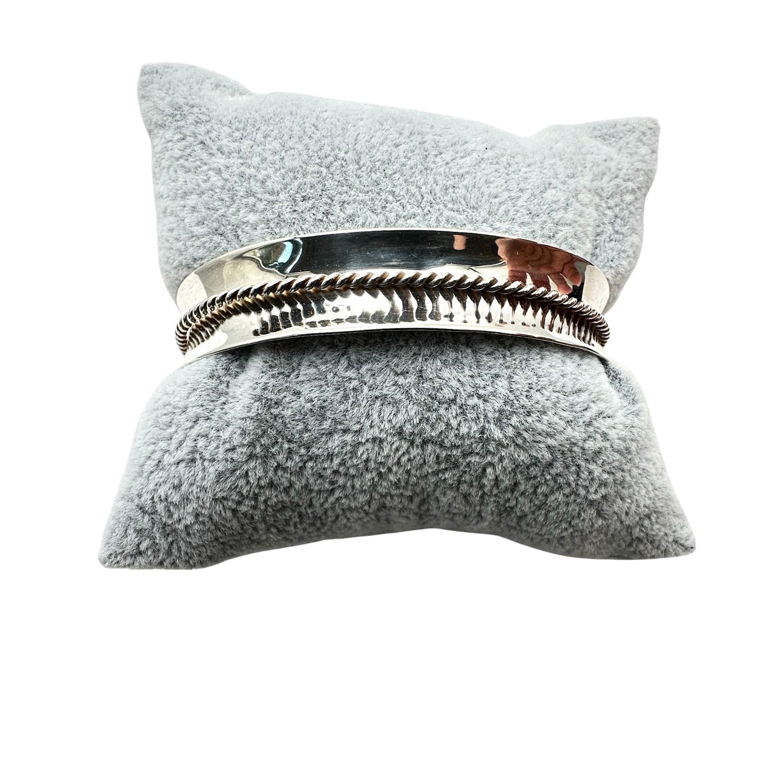 Mexico Sterling Silver Cuff Bracelet 6 3/4 Inch Weight 15 Grams (1 of 2)