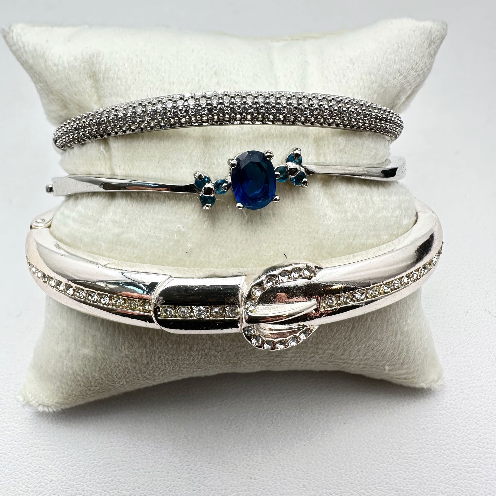 Group Costume Bracelets Silver Tone Crystals (1 of 2)