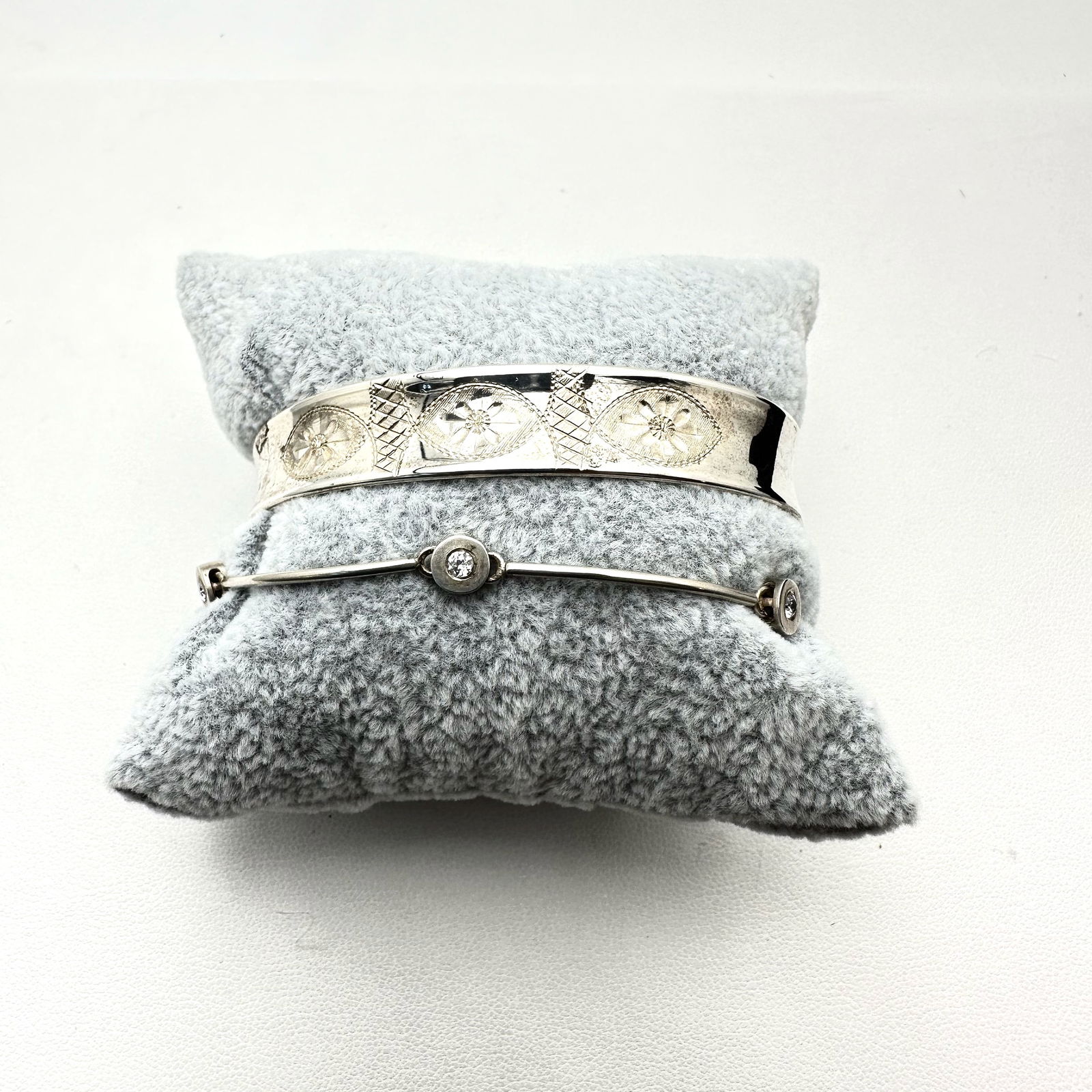 Group Sterling Silver Bracelets Cuff Clear Cubic Zirconia Total Weight 14 Grams: Group Sterling Silver Bracelets Cuff Clear Cubic Zirconia Total Weight 14 Grams