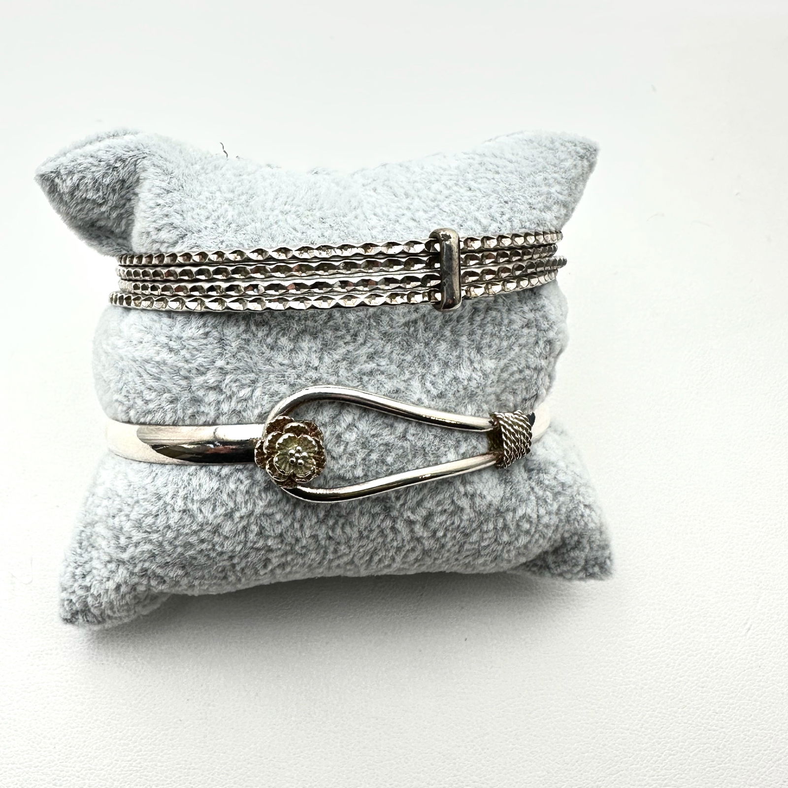 Group Sterling Silver Bracelets Multi Tone Total Weight 23 Grams: Group Sterling Silver Bracelets Multi Tone Total Weight 23 Grams