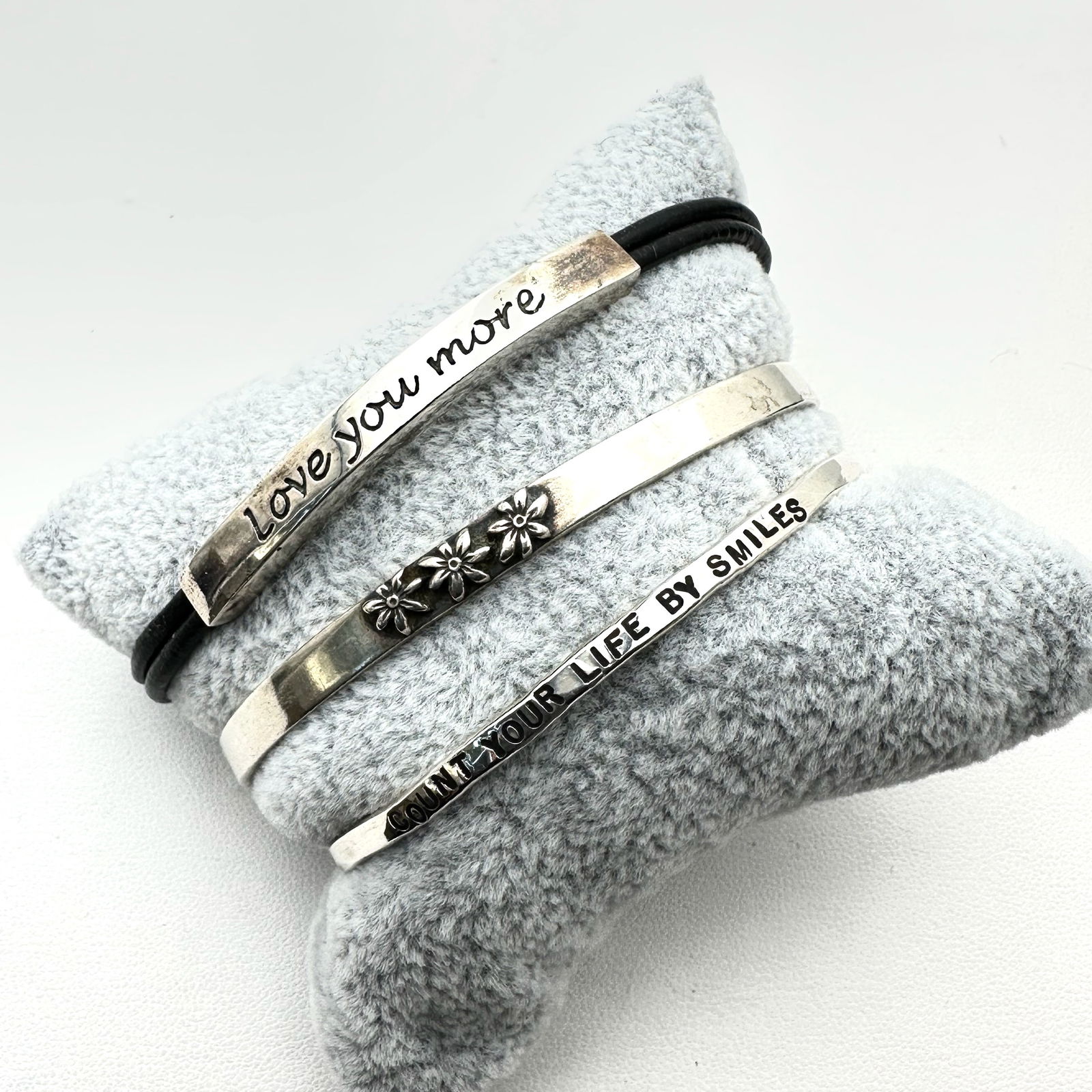 Group Sterling Silver Bracelets Flowers Sentimental Total Weight 29 Grams: Group Sterling Silver Bracelets Flowers Sentimental Total Weight 29 Grams