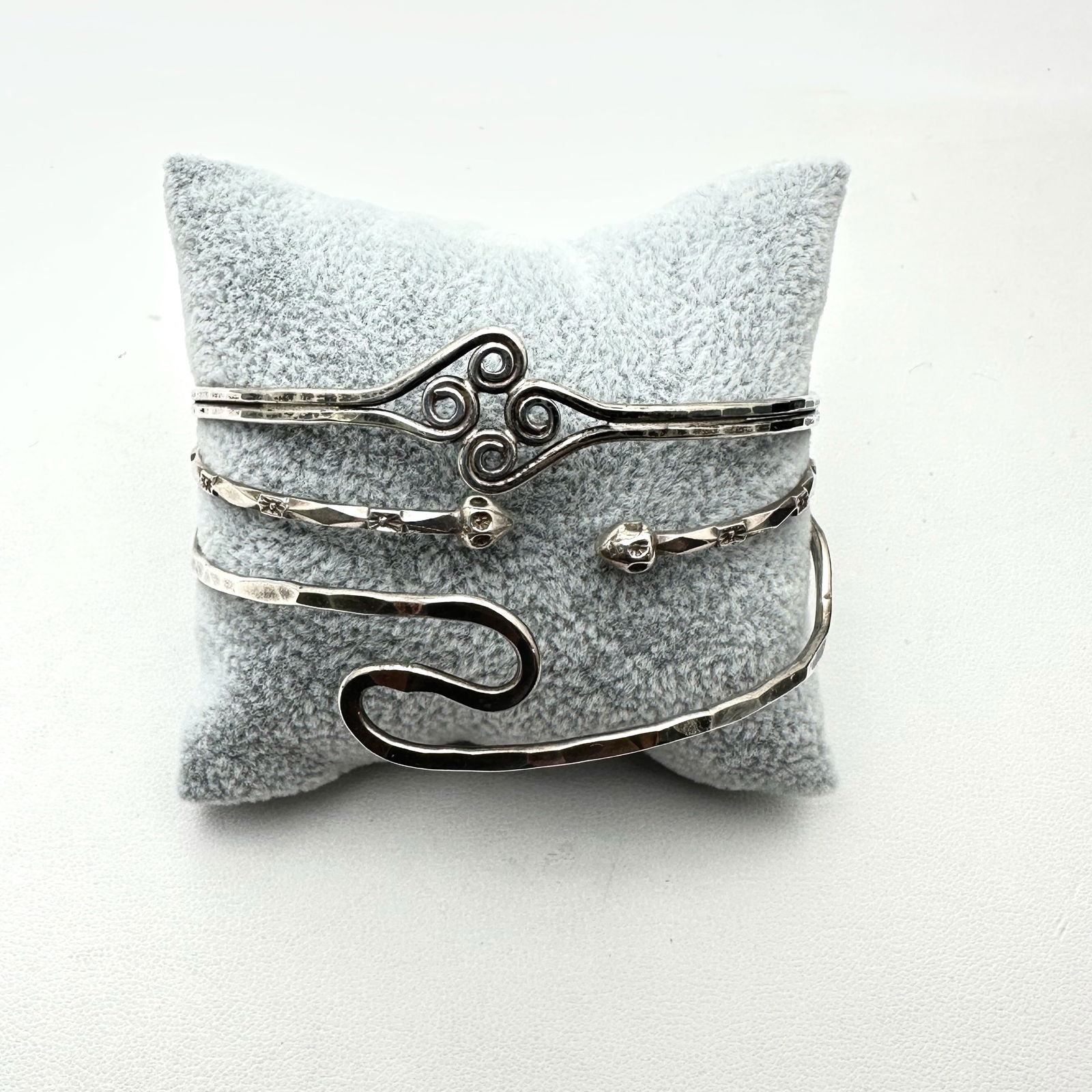 Group Sterling Silver Bracelets Bangles Total Weight 29 Grams (1 of 2)