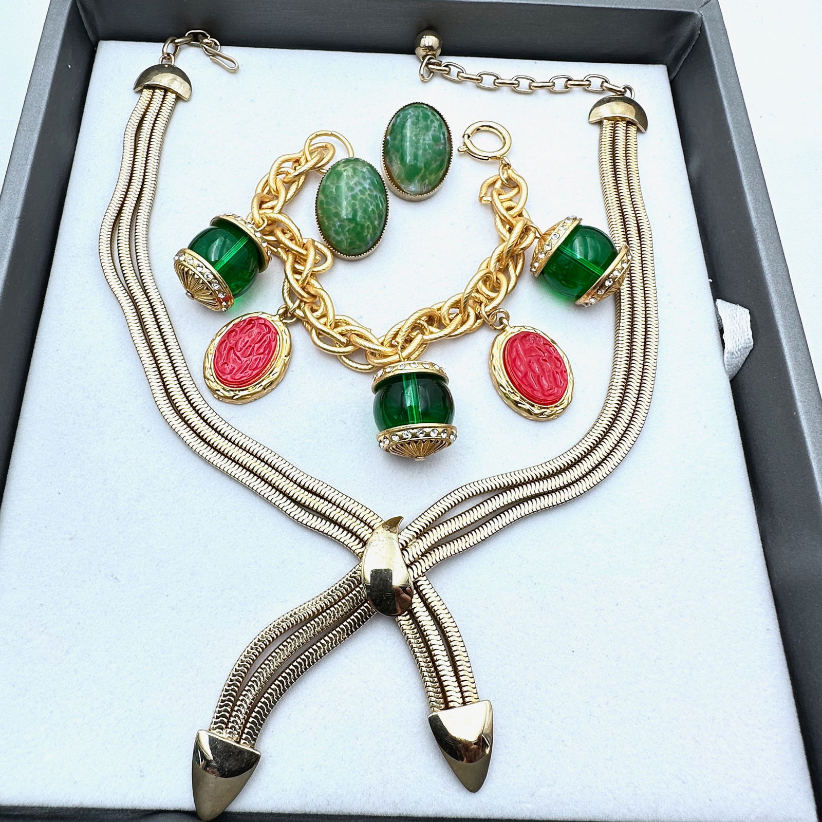 Vintage Jewelry Group Gold Tone Statement Necklace Glass Bead Charm Bracelet Peking Earrings (1 of 2)