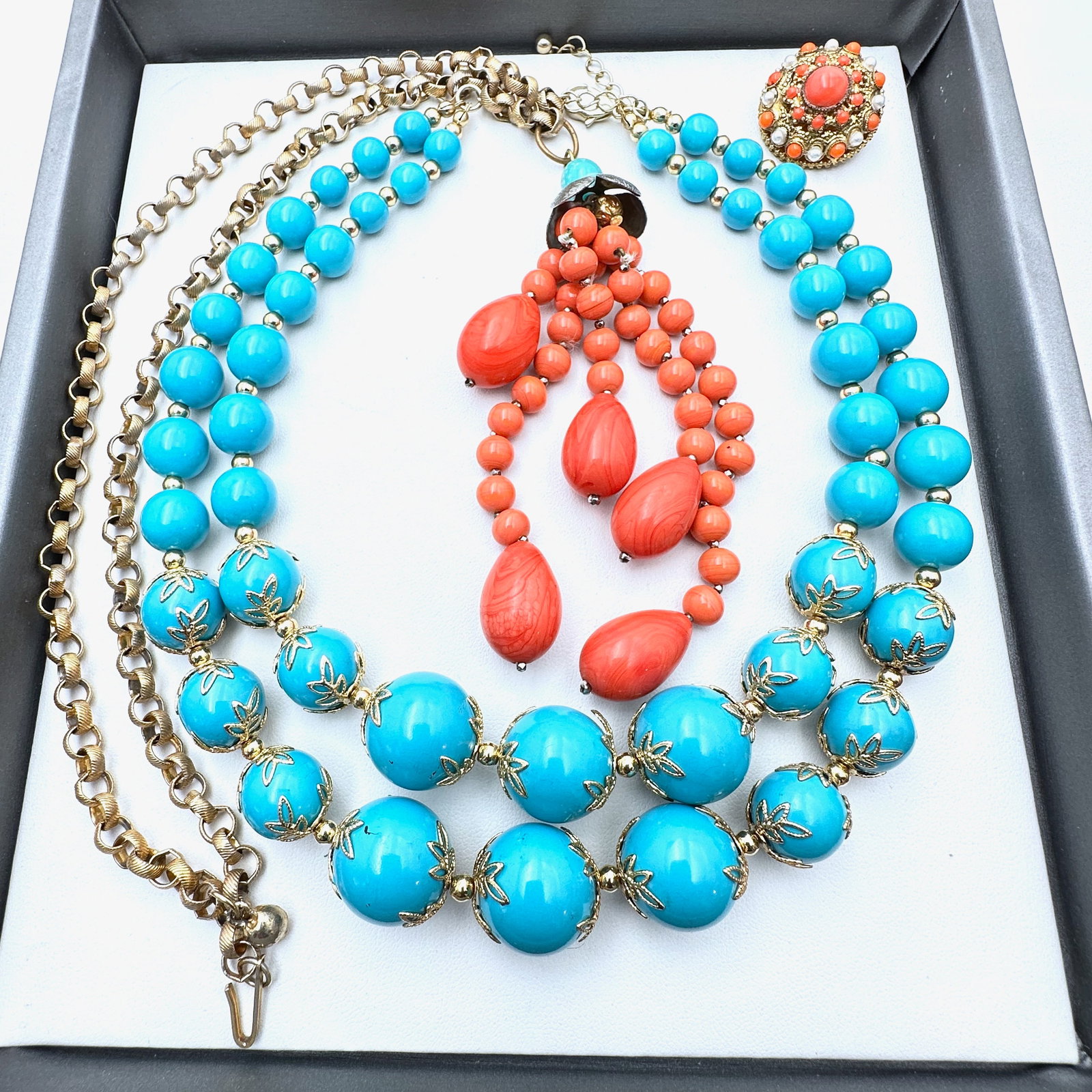 Vintage Jewelry Group Coral Pink Art Glass pendant Necklace Turquoise Lucite Necklace Czech Brooch: Vintage Jewelry Group Coral Pink Art Glass pendant Necklace Turquoise Lucite Necklace Czech Brooch