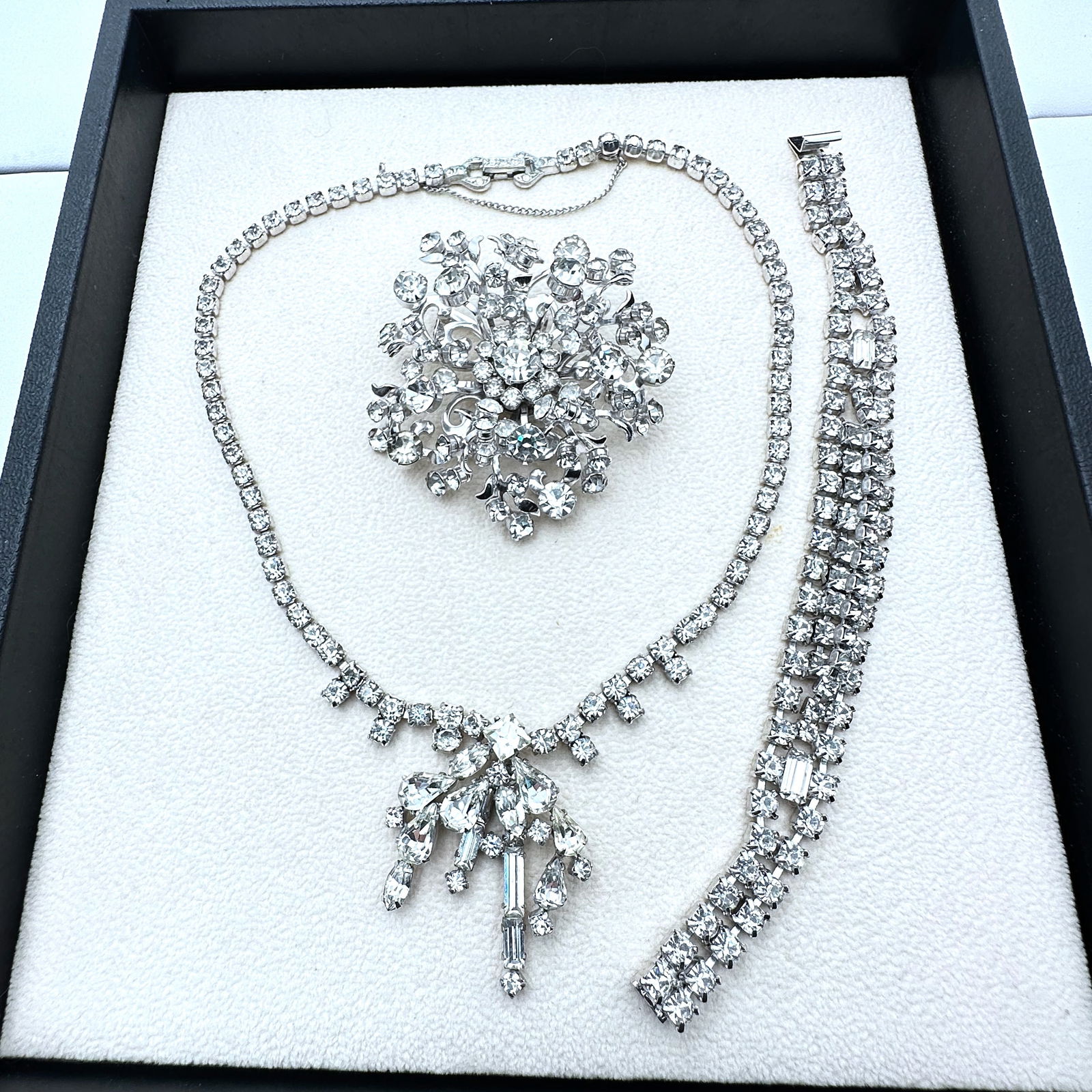 Vintage Clear Glass Rhinestone Necklace Bracelet 3 D Brooch Pin Silver Tone (1 of 2)