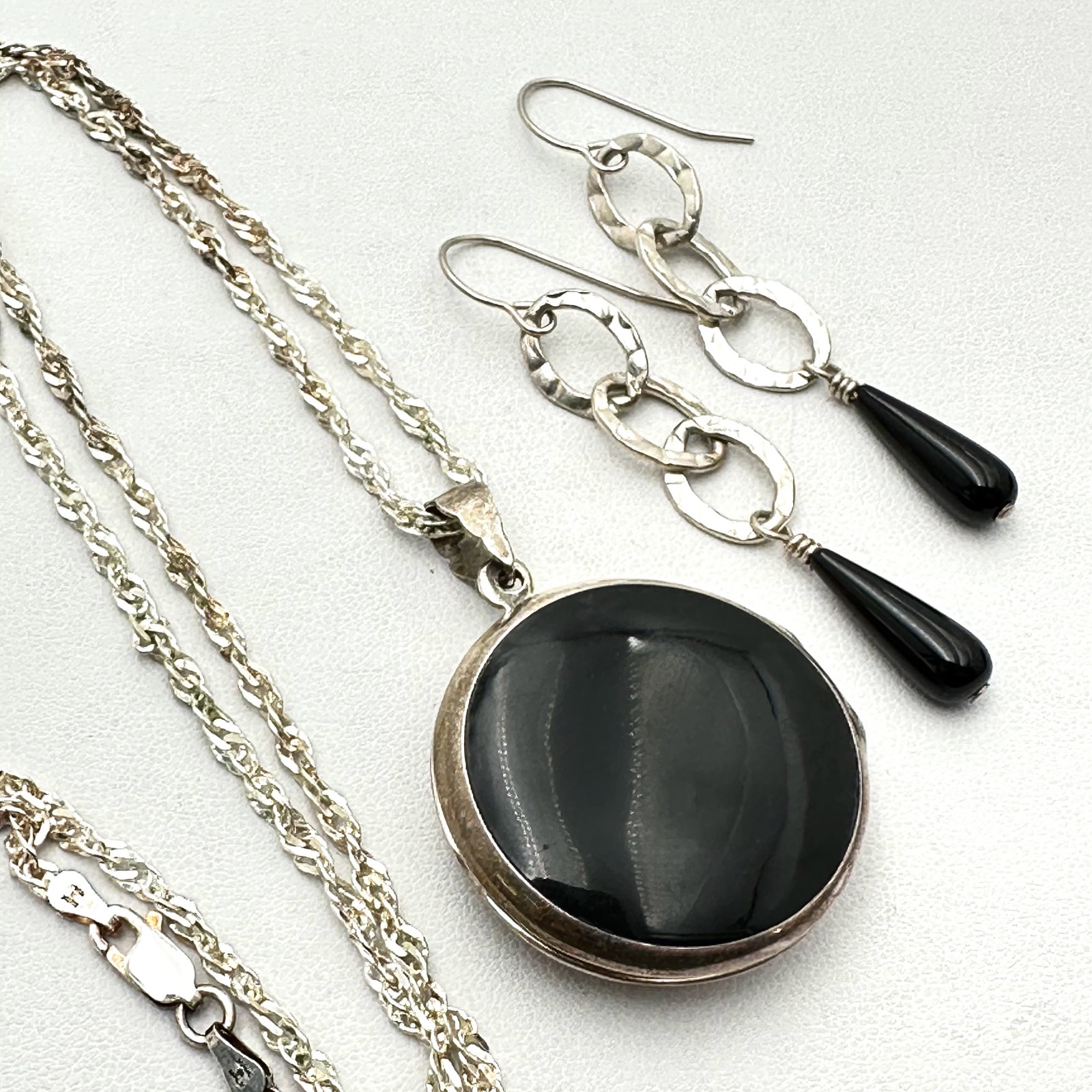 Sterling Silver Picture Locket Pendant Necklace 20 Inch Chain Hammered Pierced Earrings: Sterling Silver Picture Locket Pendant Necklace 20 Inch Chain Hammered Pierced Earrings