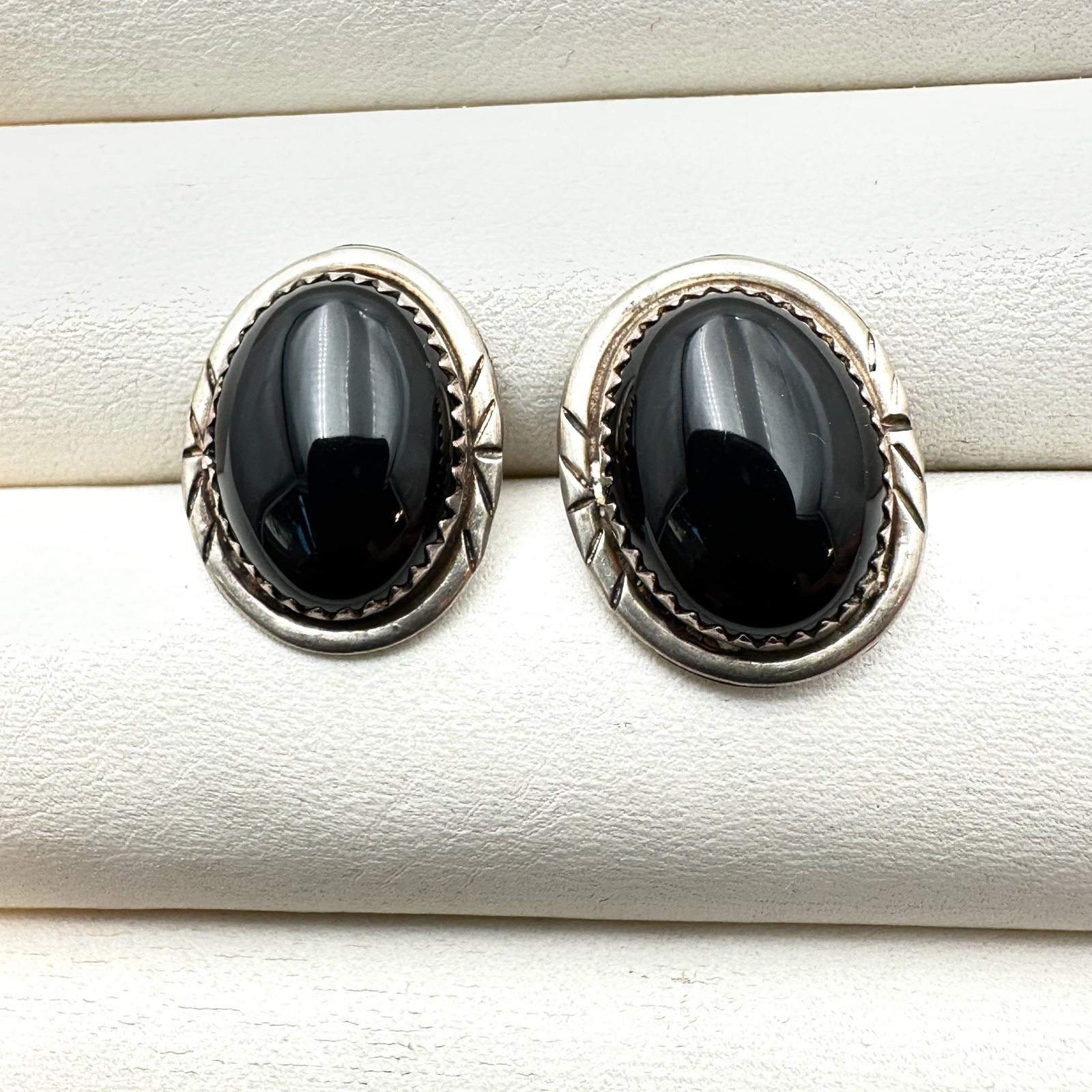 American Southwest Black Onyx Sterling Silver Pierced Earrings 3/4 Inch: American Southwest Black Onyx Sterling Silver Pierced Earrings 3/4 Inch