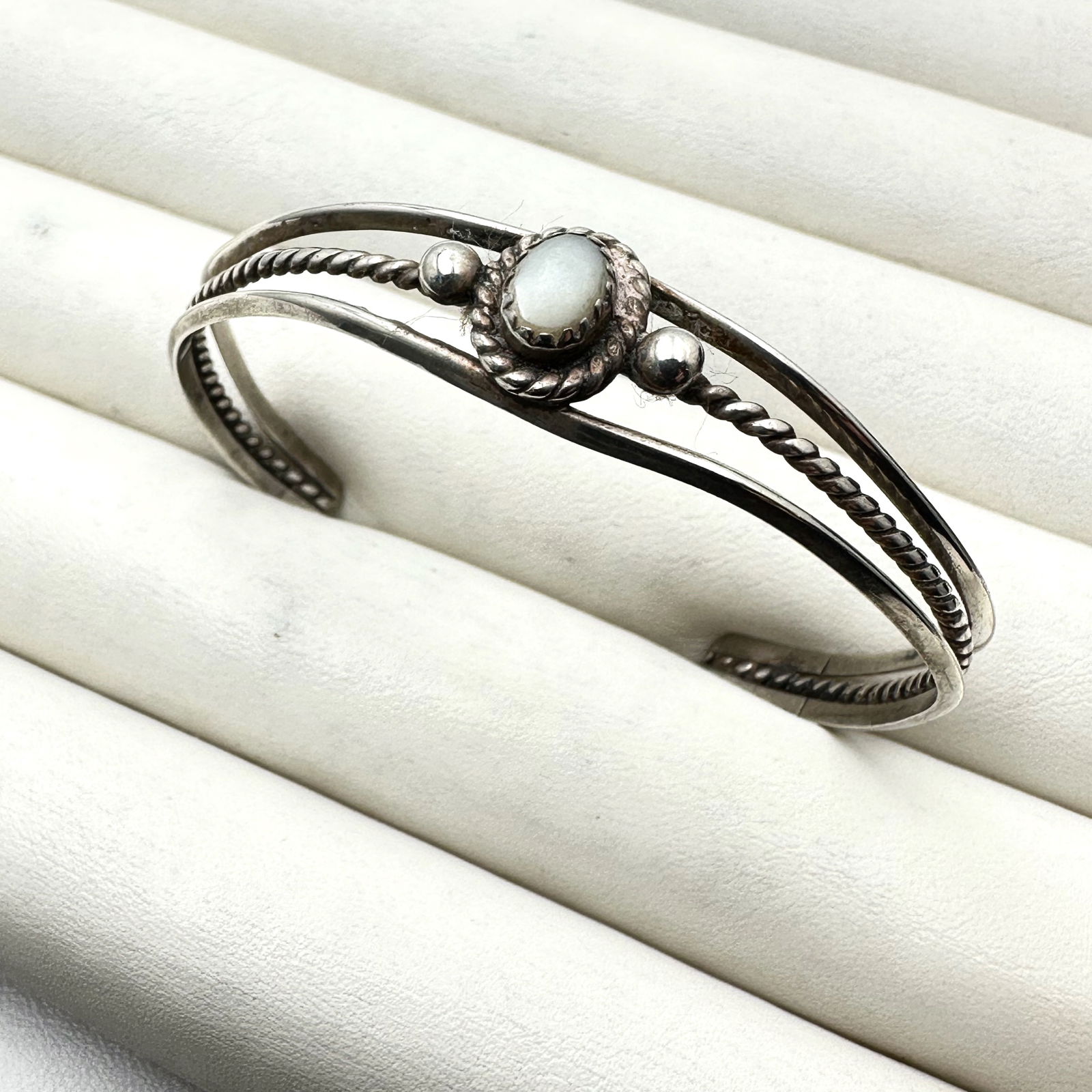 Native American Pearl Sterling Silver Cuff Bracelet Petite Size 6.5 Inch: Native American Pearl Sterling Silver Cuff Bracelet Petite Size 6.5 Inch