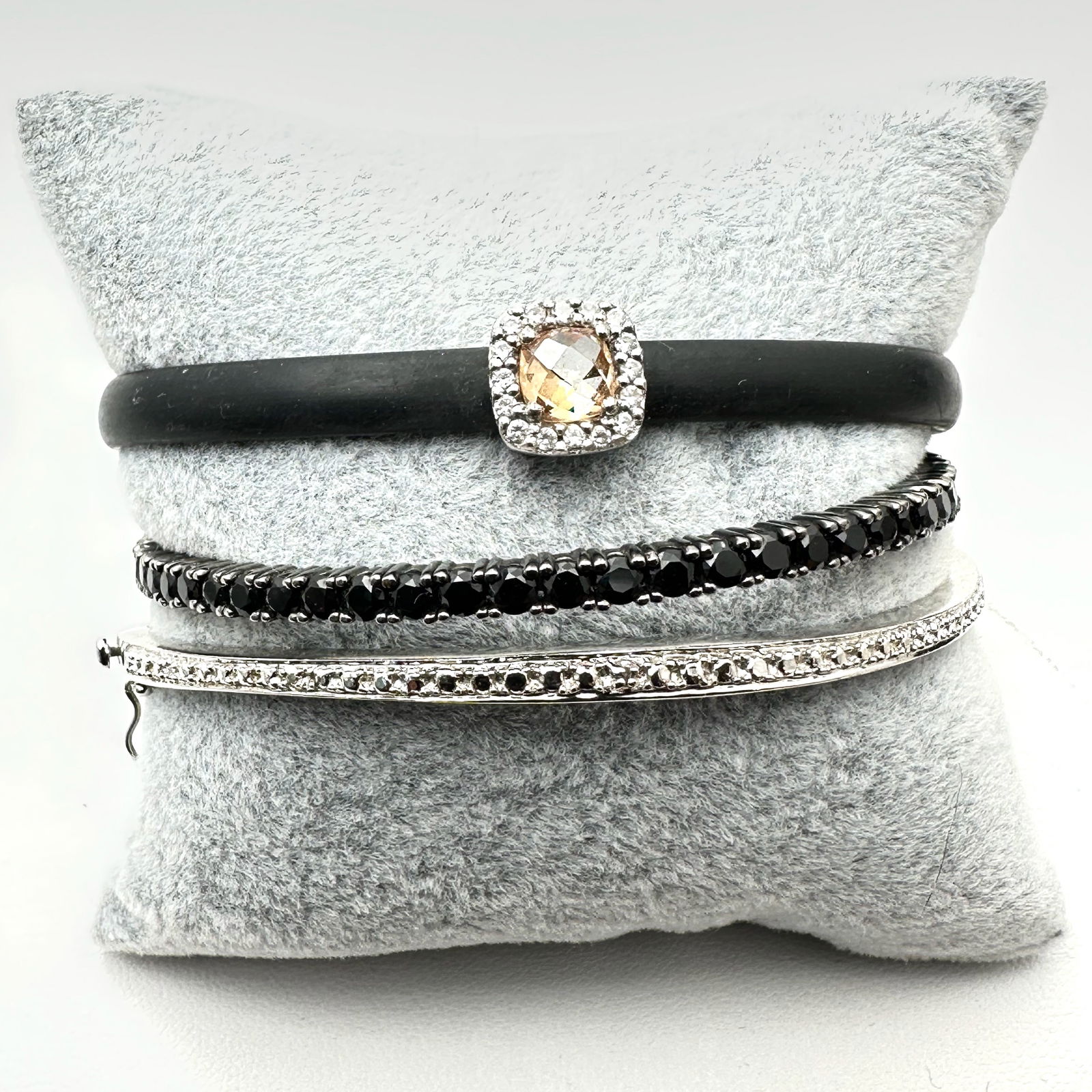 Group Sterling Silver Bracelets Bangles Weight 31 Grams (1 of 2)