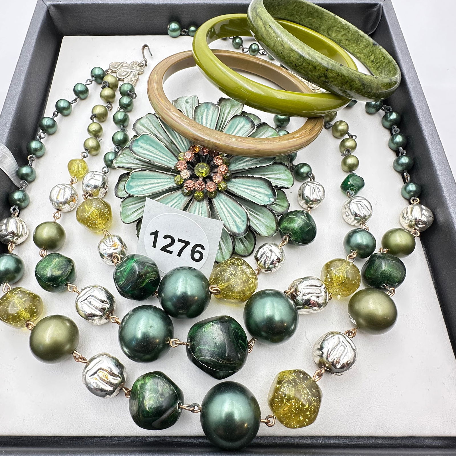 Vintage Jewelry Group Geen Bangles Enamel Flower Brooch Lucite Bead Necklace: Vintage Jewelry Group Geen Bangles Enamel Flower Brooch Lucite Bead Necklace