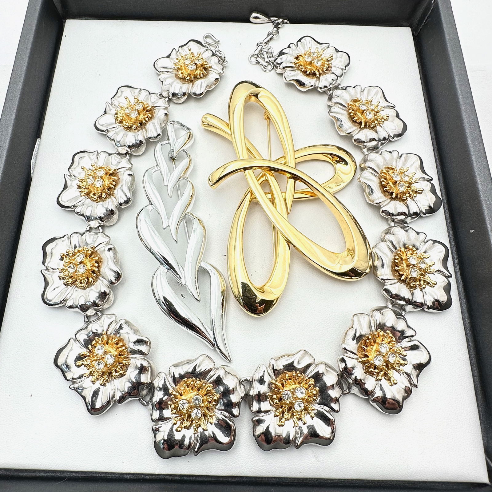 Vintage Jewelry Group Two Tone Silver Gold Tone Rhinestone Flower Necklace Brooches (1 of 2)